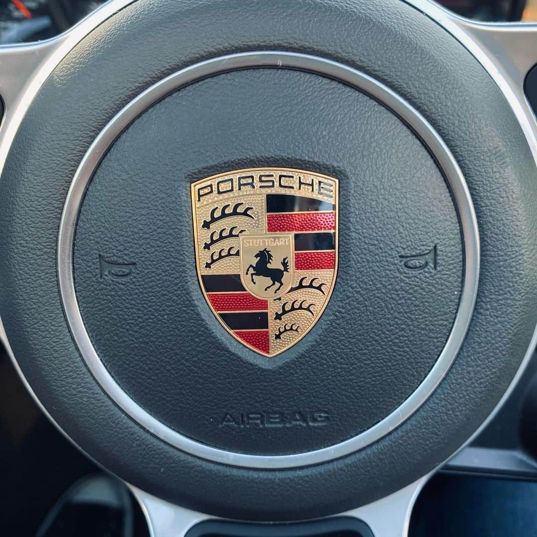 としみつのインスタグラム：「最近ラングラーばかりだったので！ 良い天気でドライブ日和でした。  #Porsche #911carrera」