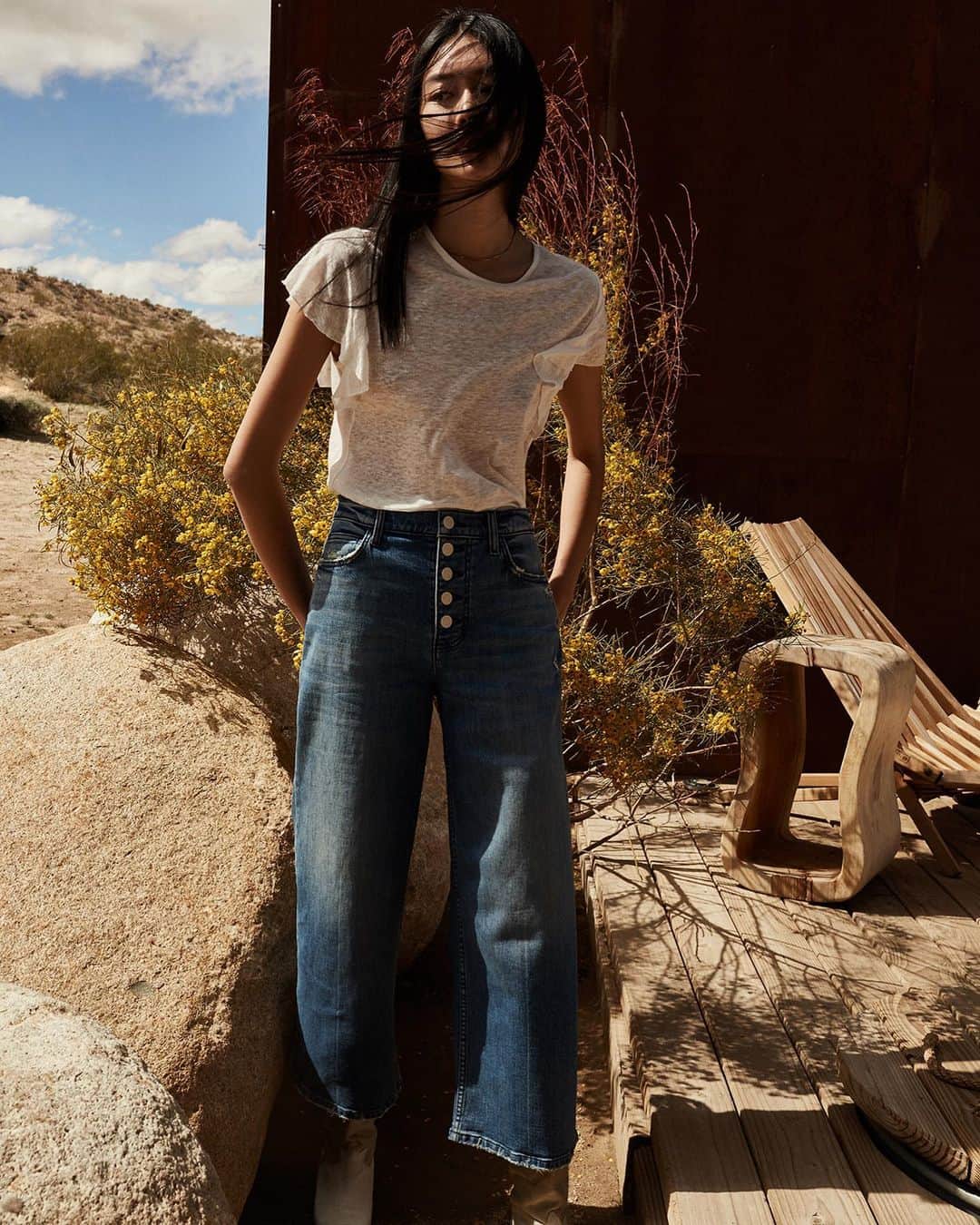 カレントエリオットのインスタグラム：「with a higher-than-high rise in a slightly faded wash – the raquel has the old-school cool look you’ve been going for」
