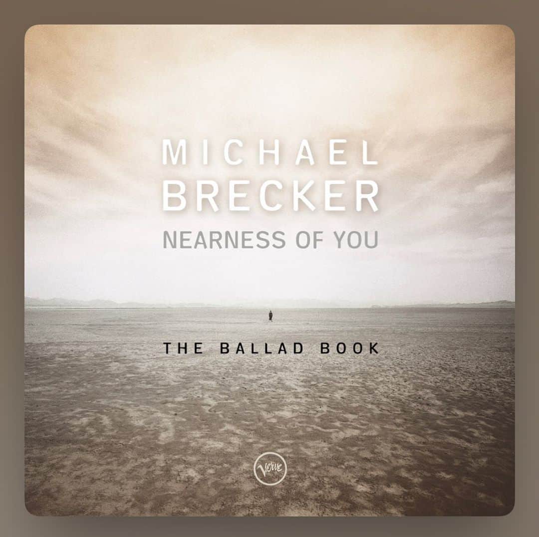 えりっこのインスタグラム：「#michaelbrecker のNearness of you  久しぶりに聴きたくなって聴いたらそのまま寝落ちしちゃった🎷 ⋆ ⋆ pale moonでもないけれど。　　キッズ二人のほっぺに挟まれながら、おやすみなさいzzz ⋆ ⋆ #nearnessofyou #musiclover」