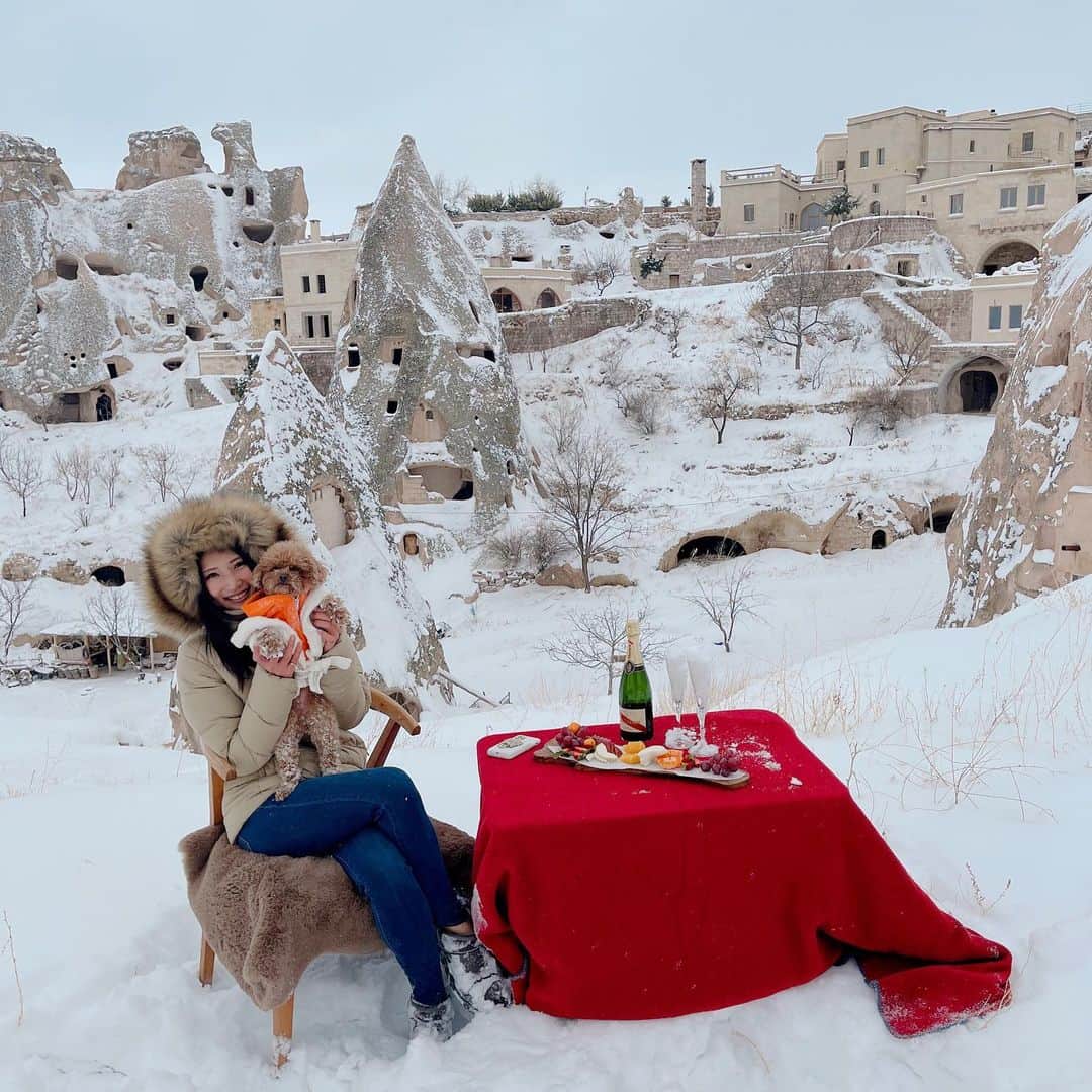 落合リザのインスタグラム：「breathtakingly beautiful⛄️👼  #カッパドキア#トルコ#ミルストーンケイブスイーツ#cappadoccia #turkey#snowwhite#snowangel」