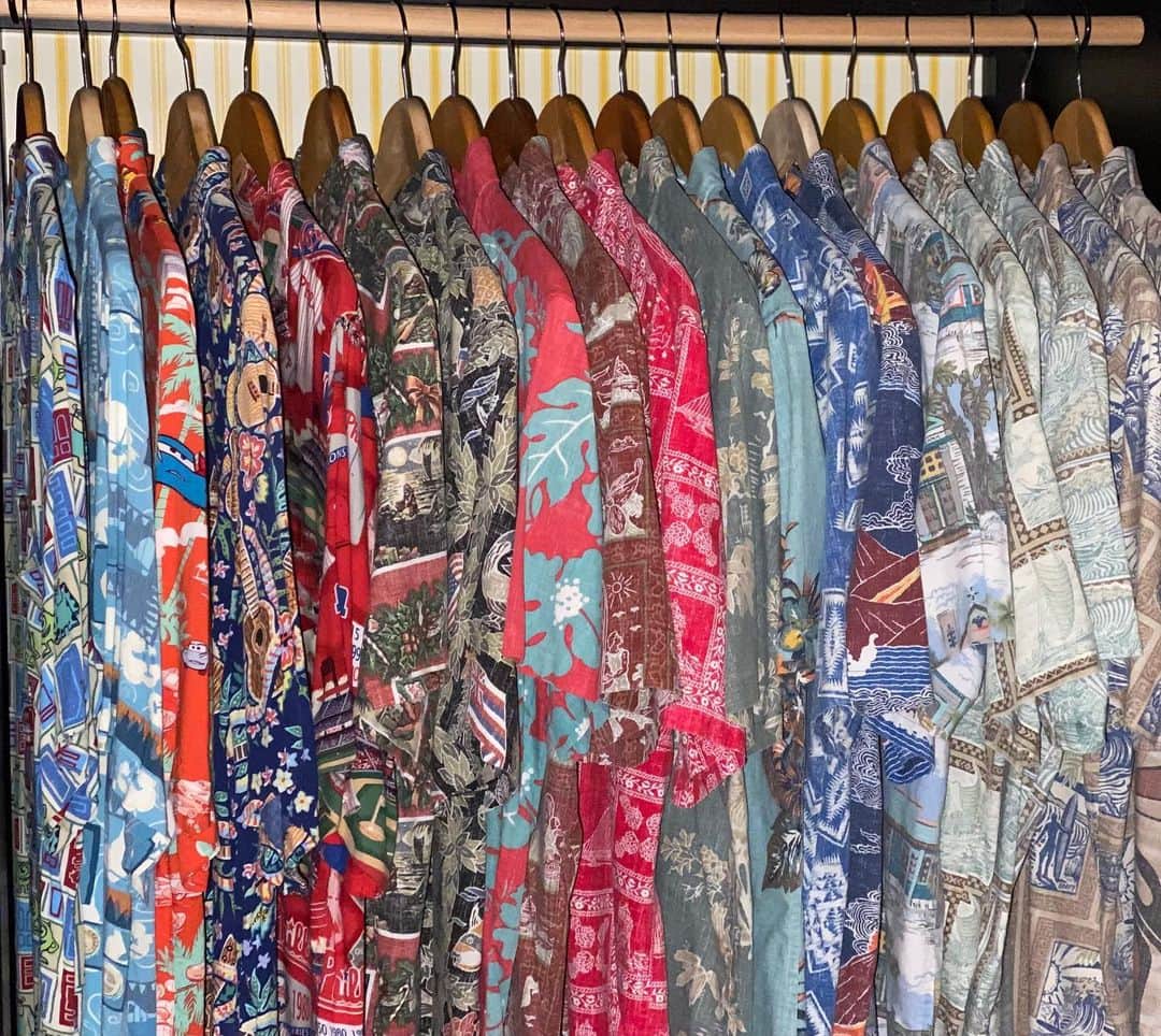 レインスプーナーのインスタグラム：「Aloha Friday decision: not a question of if, but rather which Spooner to wear. Photo from Justin Gear. For a chance to have your collection featured submit to our Collectors Closet- link in bio.」