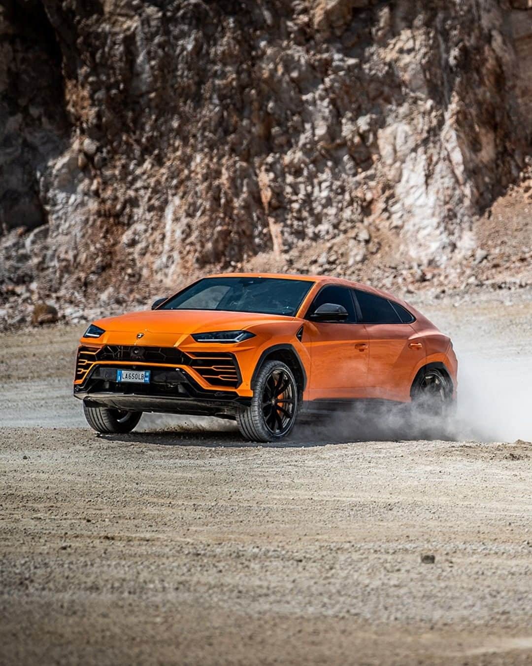 ランボルギーニのインスタグラム：「Leaving no locked road behind. #Lamborghini #Urus #UnlockAnyRoad __ Urus: Fuel consumption combined 12.7 l/100km; CO2-emissions combined 325 g/km (WLTP)」