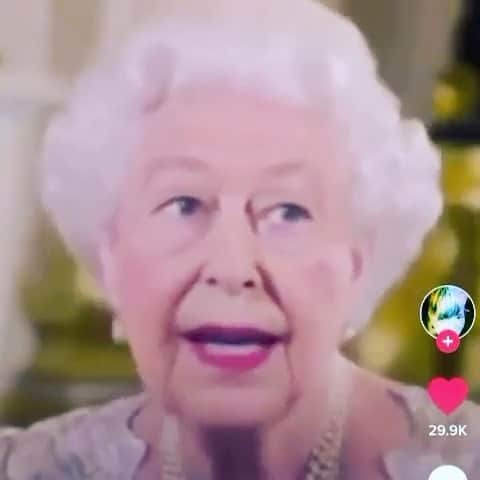 ボビー・ブラウンのインスタグラム：「Had to repost. Thanks for sharing @sammcknight1 @thepatrickcox. If you know me, you know I the love the queen. This one is brilliant. Happy Friday.」