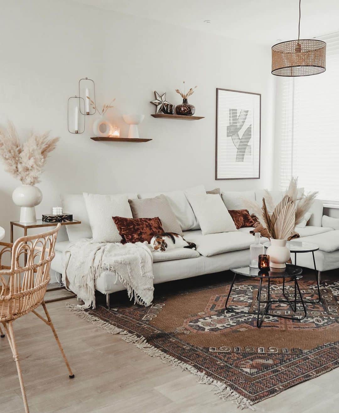 My Interiorのインスタグラム：「The couch love by @styledbymarit」