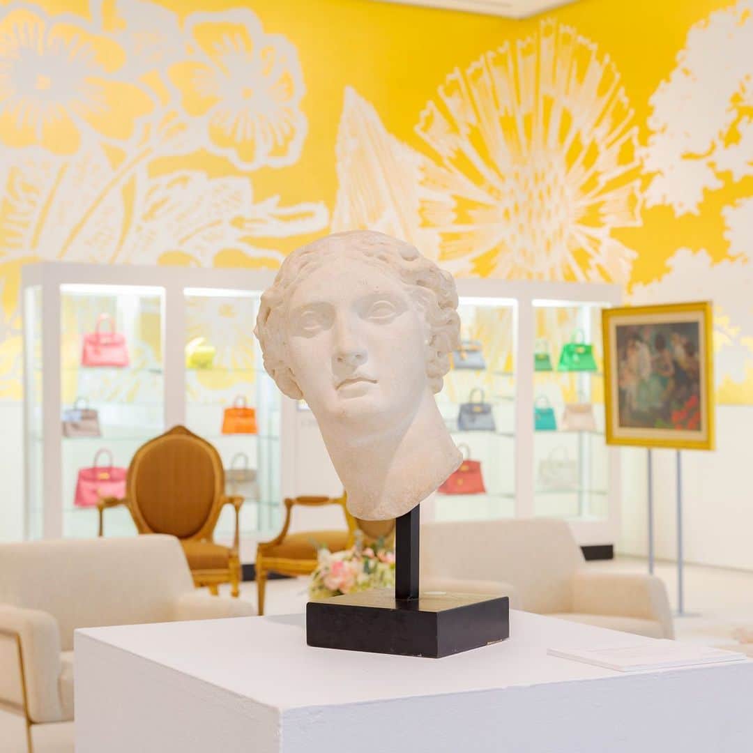 クリスティーズのインスタグラム：「Come visit us this weekend at the Norton Museum of Art's Jane and Leonard Korman room in West Palm Beach, Florida! 🌴 .⠀ Our pop-up exhibition of decorative arts and luxury objects features a special preview of spring auction highlights on view by appointment as well as select items available for immediate purchase.⠀ .⠀ Visit the link in our bio for more info or email reservations@christies.com to arrange a tour with one of our specialists.⠀ .⠀ Christie's at the Norton Museum of Art — 17-21 February and 24-28 February, West Palm Beach, Florida⠀ .⠀ #palmbeach #florida #christiesinpalmbeach #nortonmuseumofart」