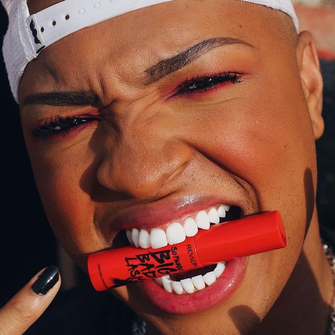 Revlonのインスタグラム：「Lash out 🤟 Throw on #RevlonSoFierce Big Bad Lash Mascara for #NationalLashDay and show us your most rebellious look like @kameronlester—but remember, #WearResponsibly」