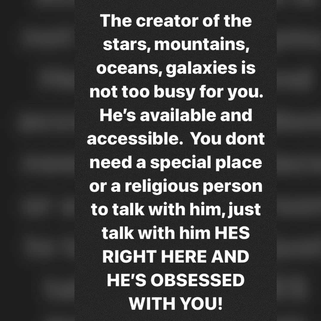 ジャスティン・ビーバーのインスタグラム：「I know a lot of people feel like God is too far away, or he doesnt have time for us, or that he is angry with us. I dont believe that is true. I believe he is a forgiving gracious God that welcomes us back in to his arms every time we mess up.」
