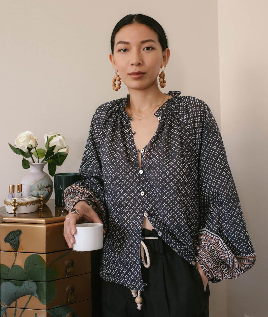 クレオベラのインスタグラム：「Meet our latest Cleo Woman Feature, Stephanie Liu Hjelmeseth of @honeynsilk 🤍We chatted with Stephanie about her fashion favorites, how she found her path, and what she’s manifesting for the year ahead...head to the link in our bio for the full Cleo Woman Feature and tap the image to shop what she’s wearing. Read below for our favorite answer of Stephanie’s — giving us all the excitement for 2021 ✨✨  Q: What are you manifesting for 2021?  A: I am manifesting hopeful reunions with friends and family and plenty of beautiful gatherings and dinners together! Once the pandemic has ceased, we will take our son Jacob to France for his first global experience. I'm also manifesting a new journey for me as an entrepreneur that intersects my cultural upbringing with modern motherhood - fingers crossed!」