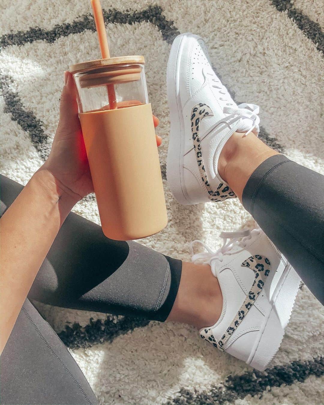 Stephanie Sterjovskiのインスタグラム：「Align leggings ✔️ Nikes ✔️ Cute water tumbler ✔️ All set for a day of cleaning, nesting and purging indoors while the snow falls 🤷‍♀️😂 Happy Friday loves! Everything linked here: http://liketk.it/38Jml @liketoknow.it #liketkit #LTKshoecrush #LTKhome #nikewomen #niketoronto #amazoncanada #amazonfinds #alignleggings」