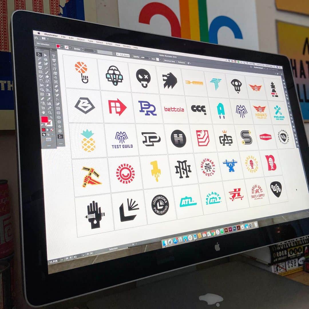 Dribbbleさんのインスタグラム写真 - (DribbbleInstagram)「🙌 “You have to be willing to put in the work—no excuses.” — @studiotemporary   Our branding & icon #DribbbleWorkshop with Atlanta Hawks designer Scott Fuller is coming up NEXT WEEK and we couldn’t be more excited!   There’s still time to reserve your seat for this jam packed day of design where Scott will give you a first hand look at what it takes to create impactful, memorable icons and how to master working with clients and the branding jobs they bring you.   Don’t miss out and tap the link in our bio to reserve your seat!   #design #branding #logodesigner #logo #graphicdesign #dribbble #graphicdesigner #vector #designer」2月20日 2時51分 - dribbble