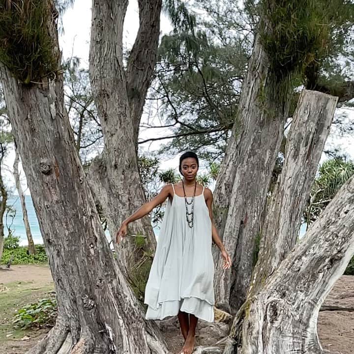 キャサリン ミッシェルのインスタグラム：「The Angel will see you now. Amazing grace, true kindness and beautiful inside & out, @ellabella_elodi is all of that. So lucky to work with her and a talented crew @theohanaworkshop @melissa_miller.atl @cd.core @warmnightsmusic . Dress @cpshades . Pearls by me. #ohana #jewelryasmedecinecm #grace #angel #dancingshiva #ethereal #etherealaesthetic #hawaii #fashionphotoshoot #vision #slomotionvideo🎥🎞📷♥️ #filminghawaii」