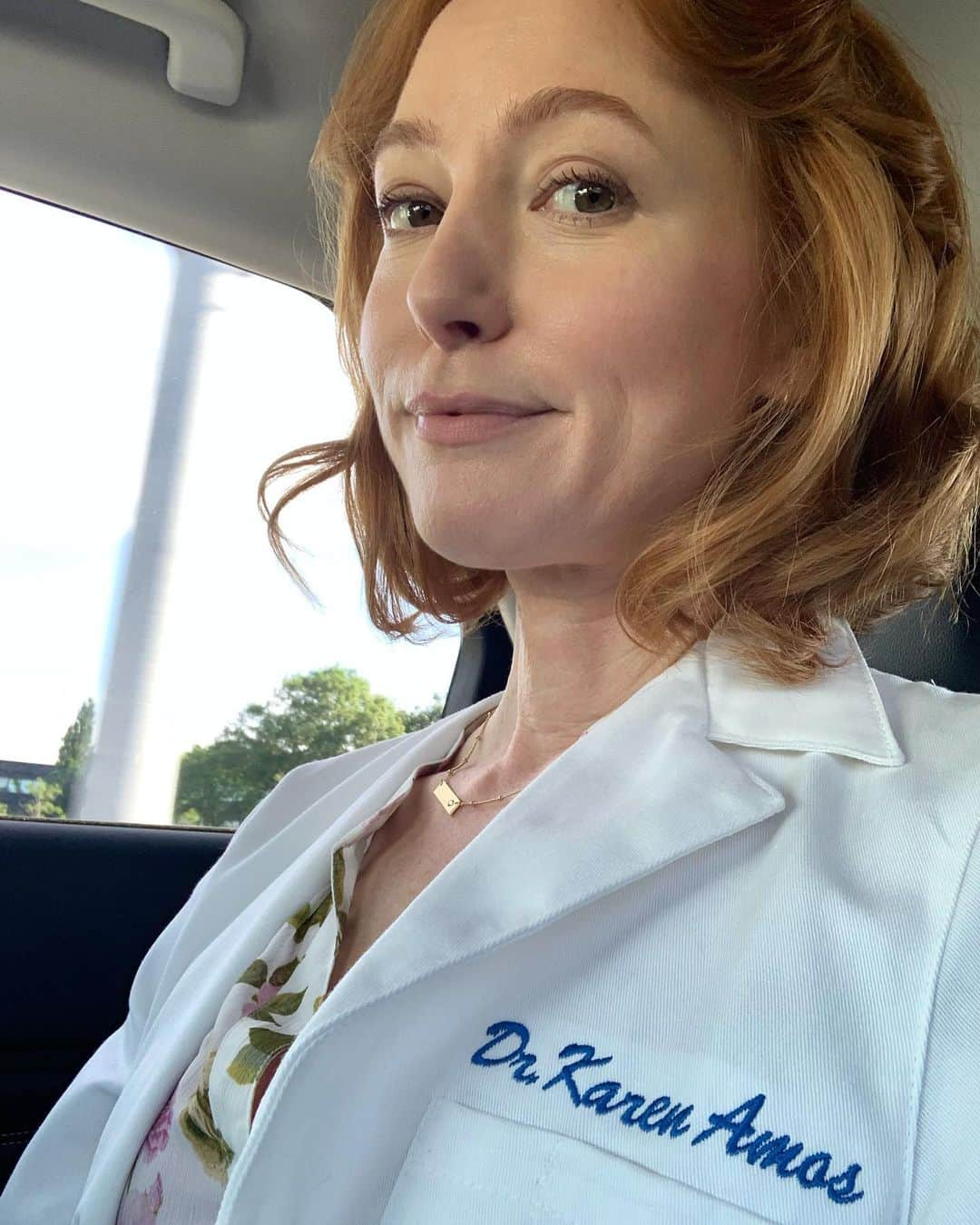 アリシア・ウィットさんのインスタグラム写真 - (アリシア・ウィットInstagram)「HAPPY ‘I CARE A LOT’ DAY! 👩‍⚕️  it’s out on @netflix (or on @amazon prime in some countries) and, my goodness, i’m honored to be a very small part of this movie! @mspike is a marvel in it, as is the entire cast. i loved getting to work with her finally, and with luminous @eizagonzalez. #jblakeson has created a masterpiece and i’m grateful he invited me on board to play evil dr karen. i hope you enjoy it as much as i did! (i’m from worcester MA originally; ernest and i went to visit my dad for the day after filming was done - that’s the last pic) #icarealot #rosamundpike #eizagonzalez #diannewiest #peterdinklage #boston」2月20日 2時55分 - aliciawitty