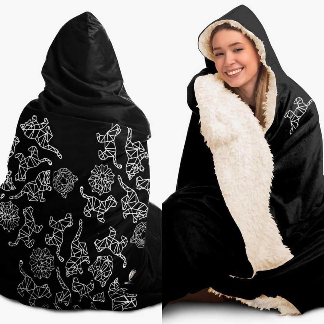 Black Jaguar-White Tiger さんのインスタグラム写真 - (Black Jaguar-White Tiger Instagram)「Gorgeous Hooded Blanket. Available in our store :) www.BJWTSHOP.com」2月20日 3時01分 - blackjaguarwhitetiger