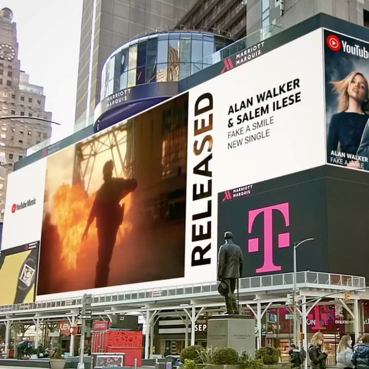 アラン・ウォーカーのインスタグラム：「Thanks so much to @YouTubeMusic for the support, go check out my new song on #YouTubeMusic! Unreal seeing my name on the billboards in NY and LA 🤯」