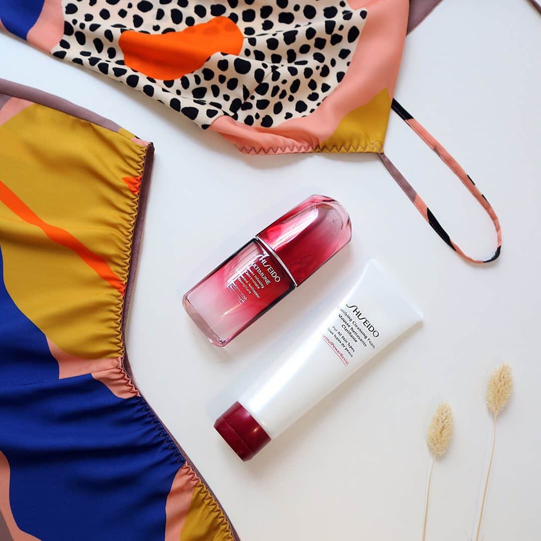 レジャビーのインスタグラム：「Concours MAISON LEJABY x SHISEIDO 🌷⁣ Parce que nous vous accompagnons dans votre quotidien, pour des journées chargées ou encore des week-end mérités, nous avons décidé de vous gâter.⁣ ⁣ En cette veille de week-end, nous vous proposons de remporter non pas un, mais DEUX LOTS alliant à merveille cocooning & beauté, soit DEUX GAGNANTES :⁣ ⁣ A gagner ? Deux lots comprenant chacun : un ensemble de pyjama de notre gamme COLORBLOCK en avant-première, composé d'un top et d'un bas au choix (pantalon ou shorty), et deux produits du rituel J-Beauty (Sérum Ultimune Concentré Activateur Energisant et Mousse Nettoyante Clarifiante) !⁣ ⁣ Pour participer, rien de plus simple :⁣ - S'abonner aux pages @maisonlejaby & @shiseido⁣ - Liker & commenter le post en taguant des amies ❤️⁣ Participez autant de fois que vous le voulez !⁣ ⁣ Tirage au sort vendredi 26 Février prochain - Bonne chance 🍀⁣ ⁣ #newcollection #concours #contest #beauty #cocooning」