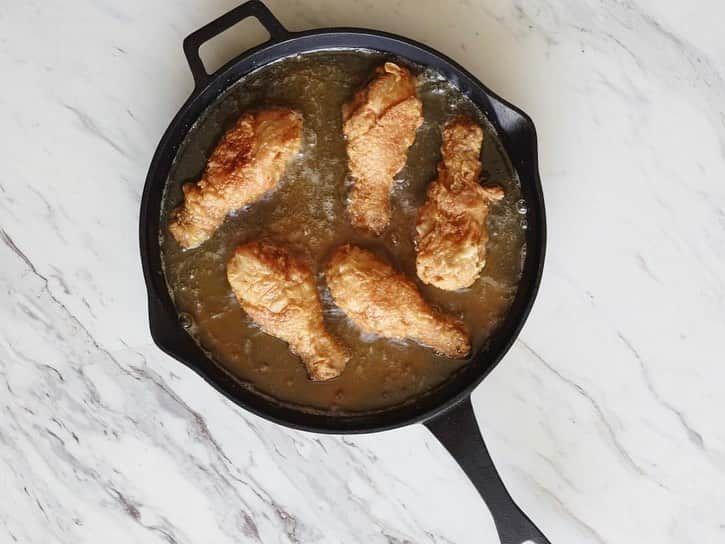 HGTVさんのインスタグラム写真 - (HGTVInstagram)「Shake up your kitchen routine with @FoodNetwork's 10 things to cook in a cast iron skillet. 🍳 Which dish is on the menu this weekend? 😋⁠⁠ ⁠⁠ 2) Fried Chicken 🍗⁠⁠ 3) Dutch Baby Pancakes 🍎 🥞⁠⁠ 4) Pan Pizza 🍕⁠⁠ 5) Spanish Tortilla 🥔 🥚⁠⁠ 6) Bibimbap 🍲⁠⁠ 7) Lasagna 🍅⁠⁠ 8) S'mores 🍫⁠⁠ 9) Panini 🥪⁠⁠ 10) Oatmeal 🥣⁠⁠ ⁠⁠ Discover the recipes when you visit the link in our profile (and select the photo with the cast iron skillets). 🔝 😍⁠⁠ ⁠⁠ 📸 Matt Armendariz⁠⁠ ⁠⁠ #FreshStart #castiron #castironskillet #castironcooking #castironrecipes #recipes #foodnetwork」2月20日 3時07分 - hgtv