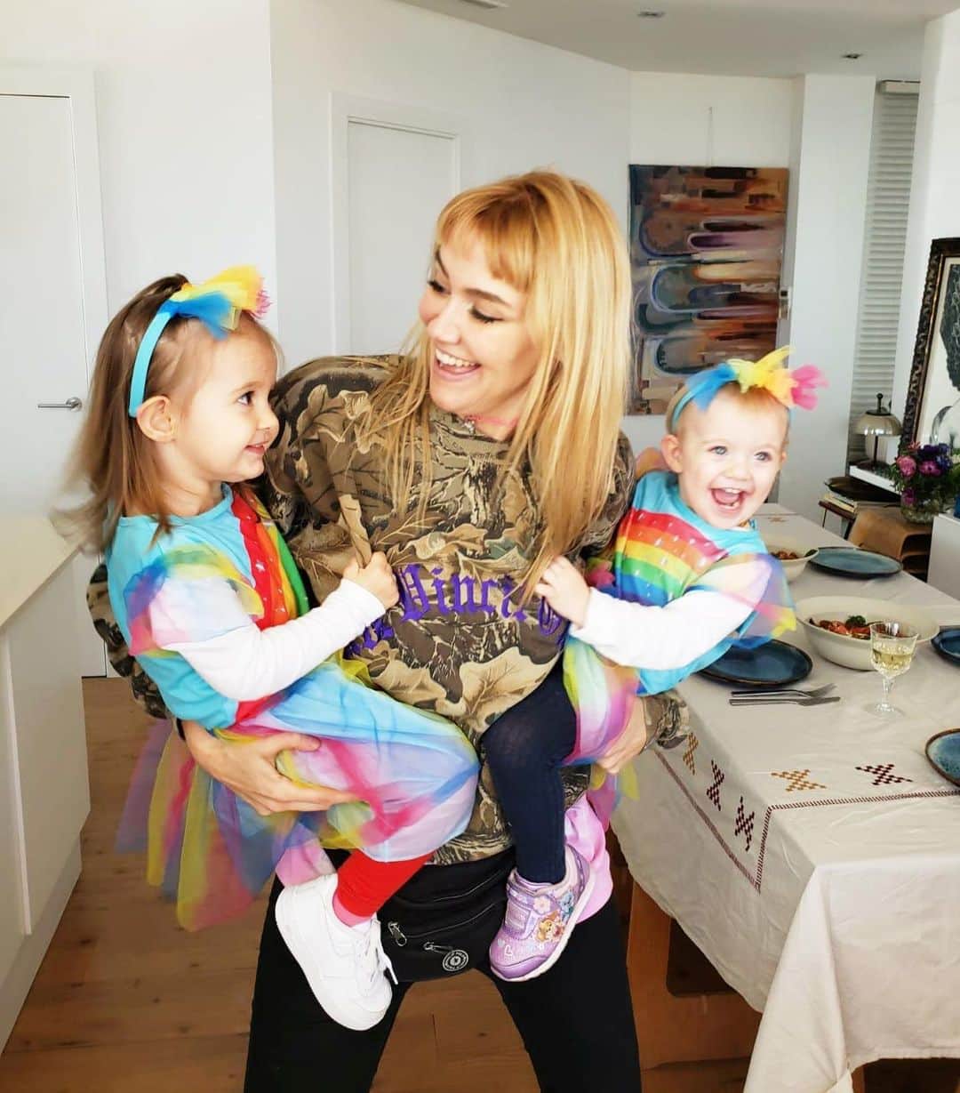 NERVOさんのインスタグラム写真 - (NERVOInstagram)「Happy happy birthday to usssss 🥳🥳👯‍♀️👶🏼👶🏼 Wasn't going to celebrate this year (birthdays after your twenties can feel a bit depresso!) but in the end, we had such a wholesome celebration with our Euro family. A nice reminder to take time to make a fuss. Humbled by all the people far and wide who have wished us a happy bday (trying to get back to y'all once the hangover subsides!🤷‍♀️😘) but plse know that you made us feel cherished and we love you straight back! 🥰🥰 Hip hip hooraaay feeling grateful today🎉🔥✨🙇‍♀️ xoxoxoxoxo Mim & Liv #leftovercakefordays #winning #twinning」2月20日 3時16分 - nervomusic