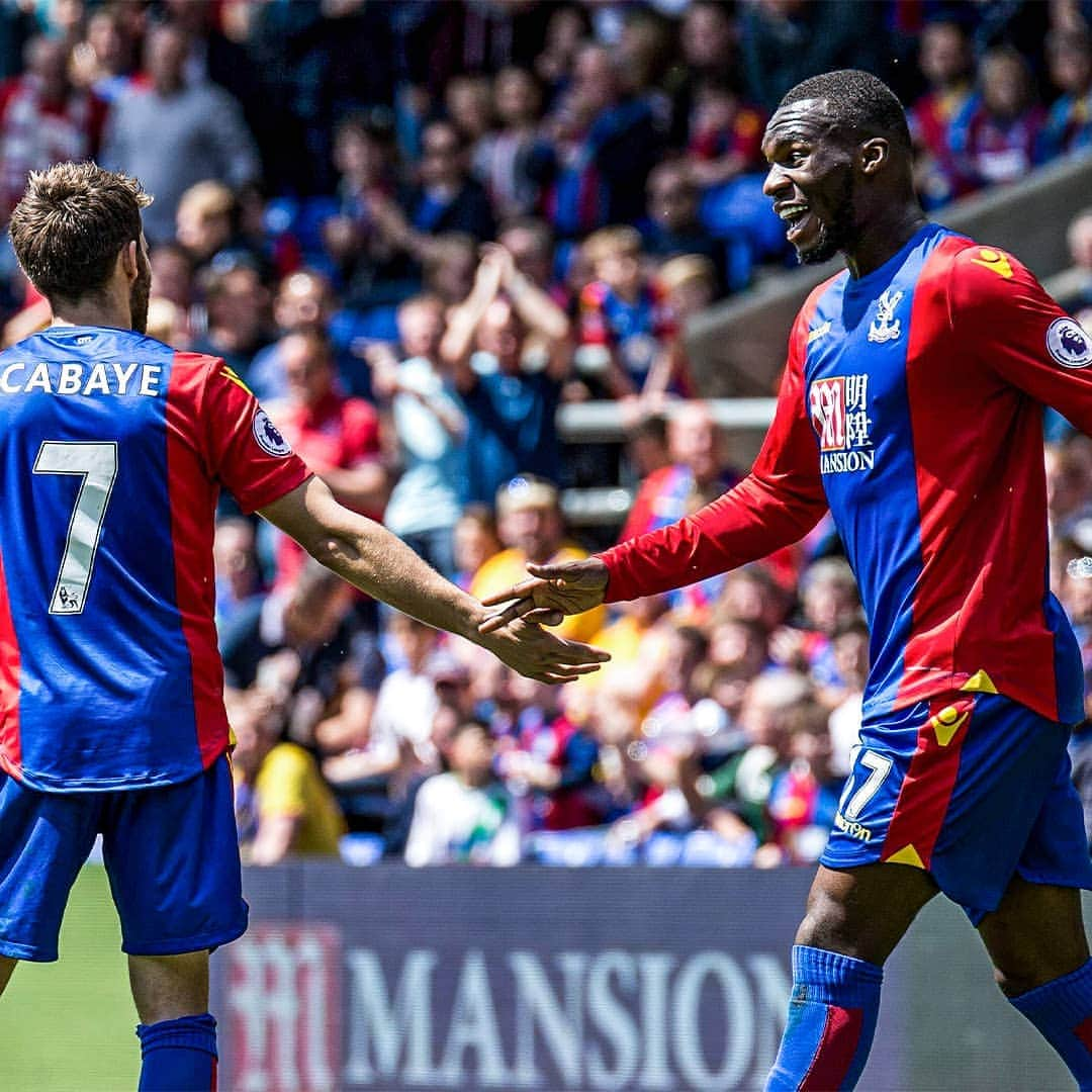 クリスティアン・ベンテケのインスタグラム：「What a player! It was a pleasure to share the pitch with you my bro. Enjoy your retirement @yohancabaye___7 and I wish you all the best for whatever comes next」