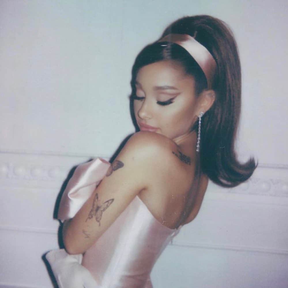 Alfredo Floresさんのインスタグラム写真 - (Alfredo FloresInstagram)「#positions deluxe out today and big happy birthday week to the entire thank u, next era. history on history. proud of u.  📸 @arianagrande」2月20日 3時21分 - alfredoflores