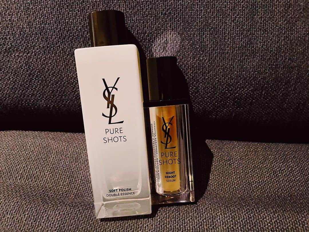 楓さんのインスタグラム写真 - (楓Instagram)「@yslbeautyの ピュアショットエッセンスローションと ナイトセラムを使い始めました🌙  即効性があって、 使った翌日には すぐになめらかで艶のある肌になります。 なのでノーファンデ生活です👌  最高に素敵で良いものに出会えました。🏅🥰  @yslbeauty sponsored #ピュアショット #ピュアショットナイトセラム #ピュアショットエッセンスローション」2月19日 18時35分 - kaede_