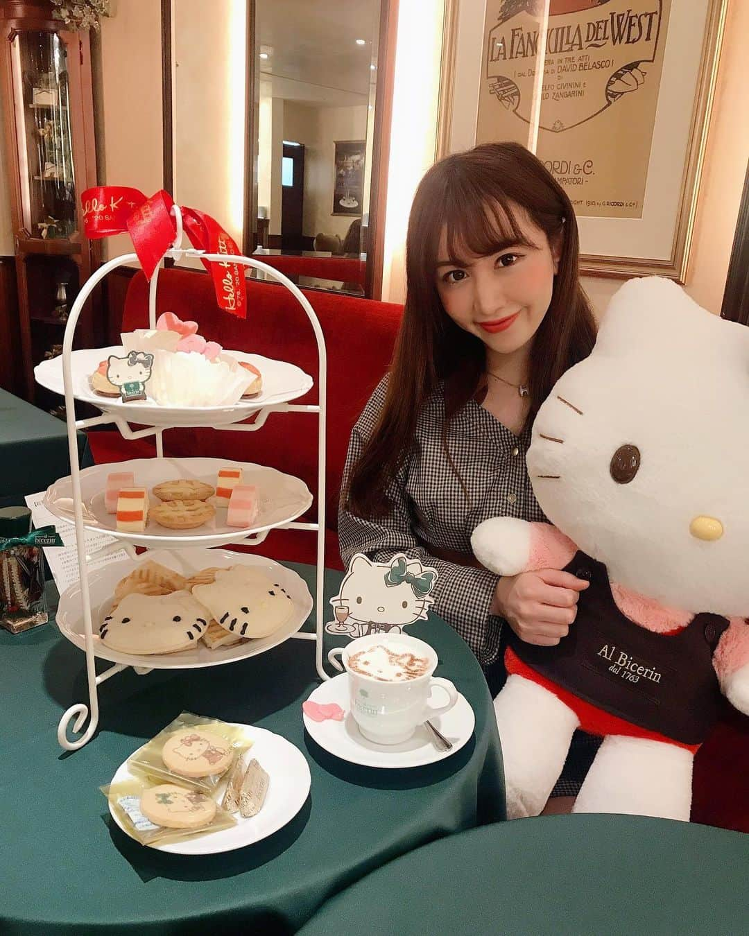 橘芹那さんのインスタグラム写真 - (橘芹那Instagram)「@bicerinjapan × #hellokitty   AFTERNOONTEA☕️🤎  ┈┈┈┈┈┈┈┈┈┈┈┈┈┈┈┈┈┈┈┈ #instagood #instacafe #instacute #cafetime #teatime #latteart #sweets #bicerin #hellokittylover #hellokittycafe #recommended #tokyo  #shinjuku #shinjukcafe #新宿カフェ #新宿グルメ #可愛いお店 #おすすめ #ハローキティ #ラテアート #アフタヌーンティー #アフタヌーンティー巡り #インスタ映え #インスタ女子」2月19日 18時29分 - serinyangram