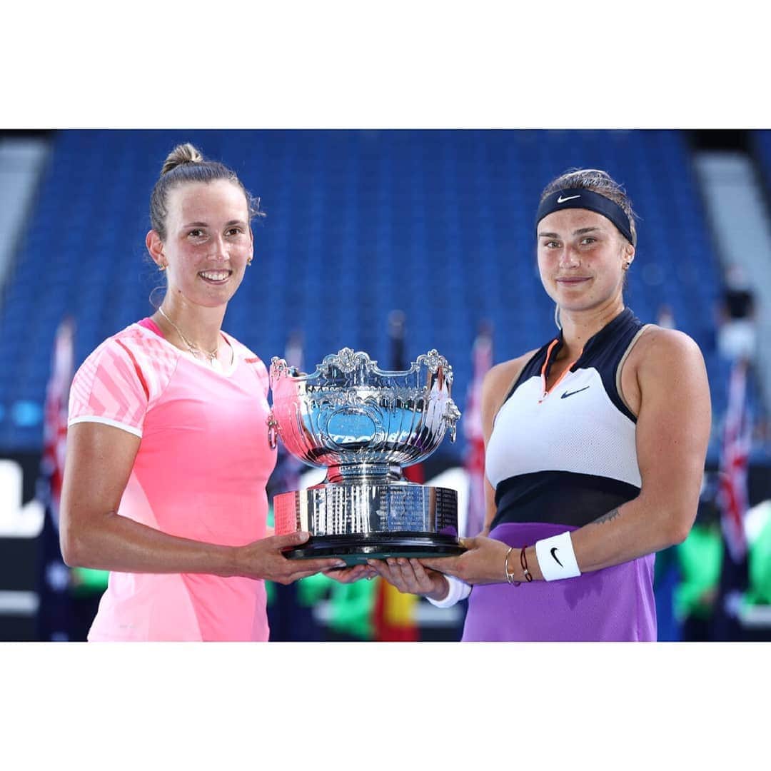 エリーゼ・メルテンスさんのインスタグラム写真 - (エリーゼ・メルテンスInstagram)「Australian Open doubles champs!🏆🎉👯Thanks partner for a great couple of weeks @sabalenka_aryna  • #AO2021 #doubles #champion #woehoe」2月19日 18時32分 - mertenselise