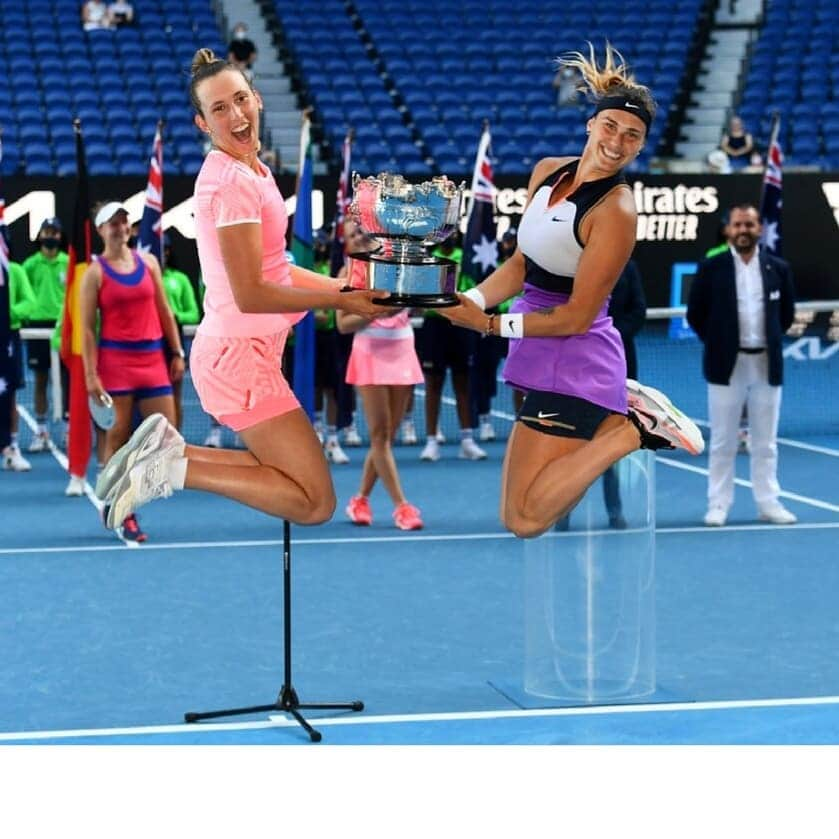 エリーゼ・メルテンスさんのインスタグラム写真 - (エリーゼ・メルテンスInstagram)「Australian Open doubles champs!🏆🎉👯Thanks partner for a great couple of weeks @sabalenka_aryna  • #AO2021 #doubles #champion #woehoe」2月19日 18時32分 - mertenselise