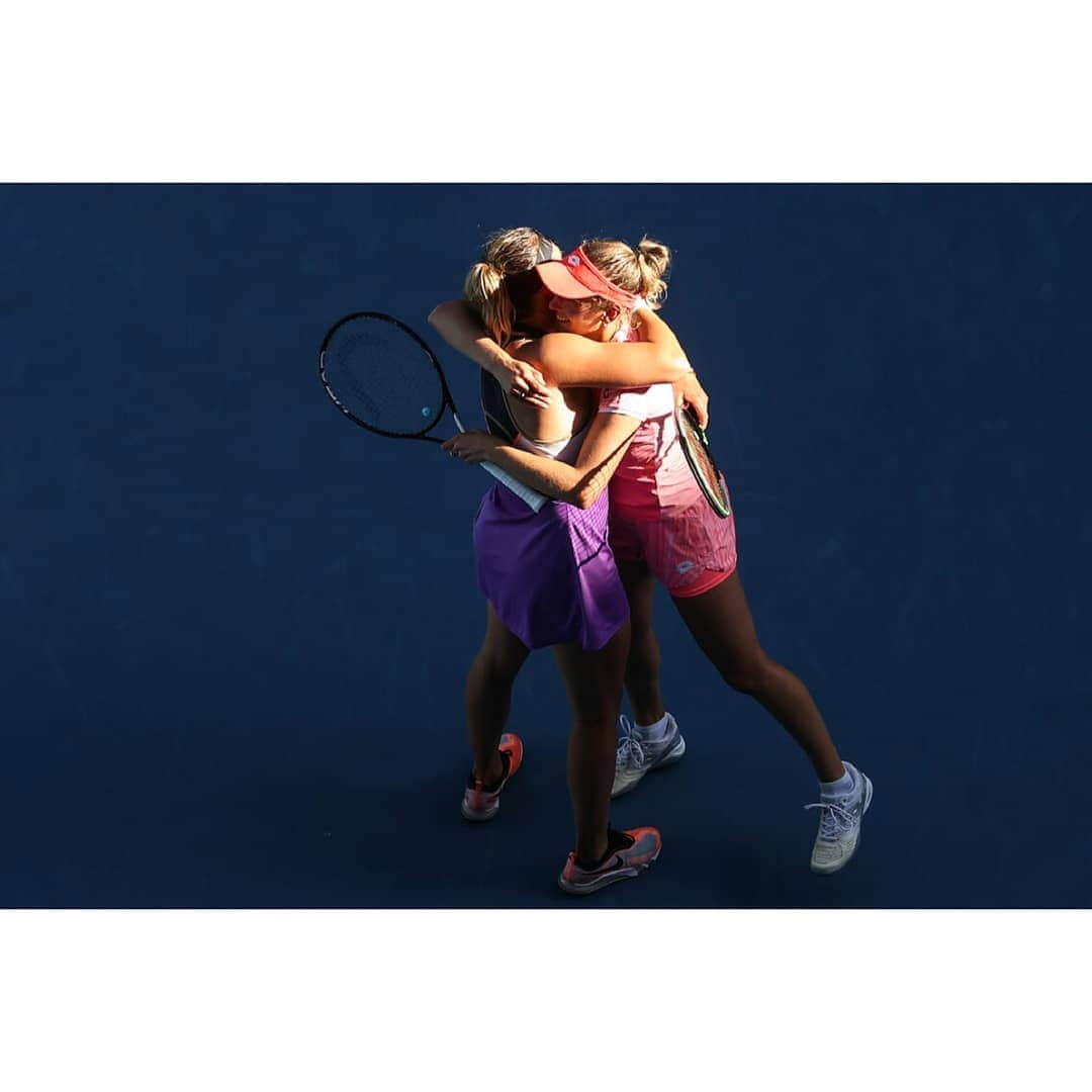 エリーゼ・メルテンスさんのインスタグラム写真 - (エリーゼ・メルテンスInstagram)「Australian Open doubles champs!🏆🎉👯Thanks partner for a great couple of weeks @sabalenka_aryna  • #AO2021 #doubles #champion #woehoe」2月19日 18時32分 - mertenselise