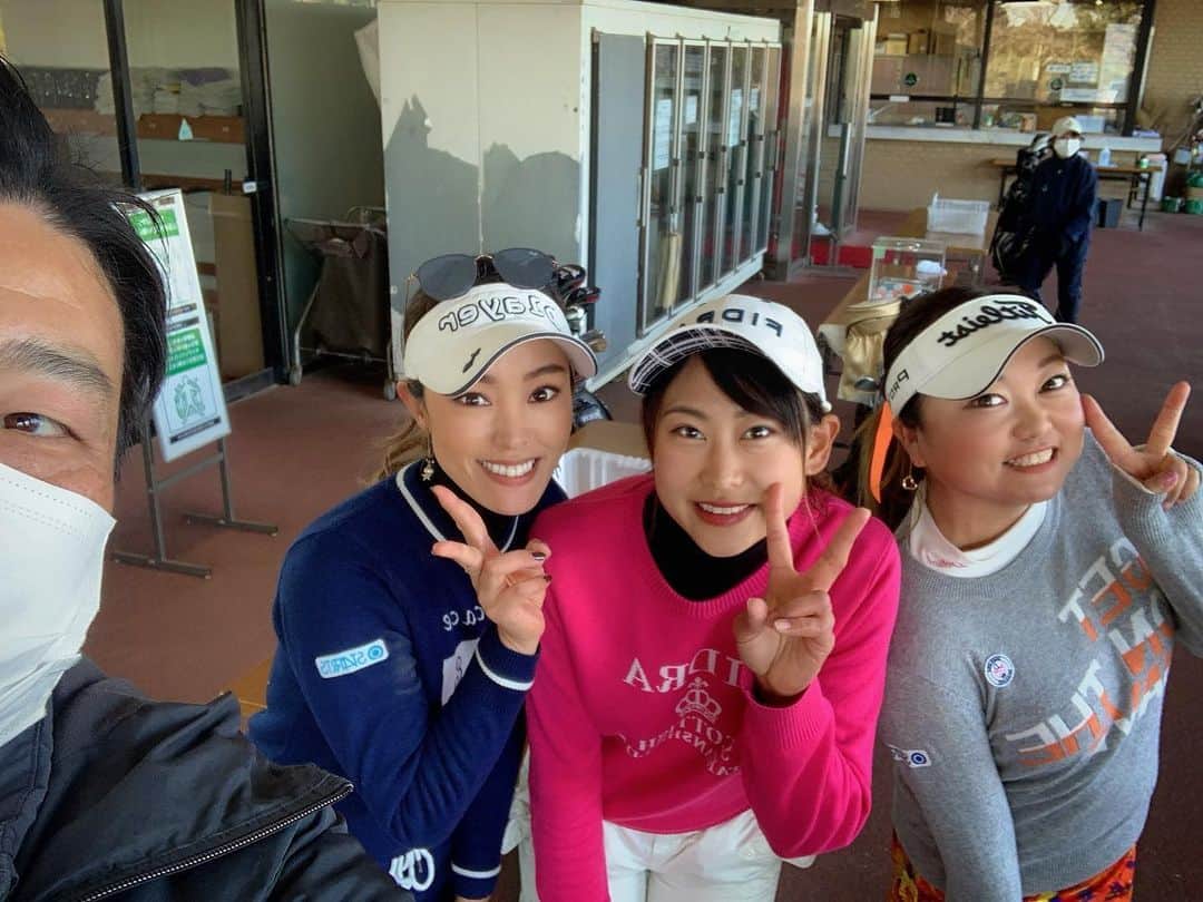 鎌田ハニーのインスタグラム：「璃乃ちゃんと初ラウンド⛳️✨ 楽しく良い練習が出来ました、また一緒に練習しよう🏌️‍♀️🔥 来月からプロテストも頑張ってね‼️ #女子ゴルフ」