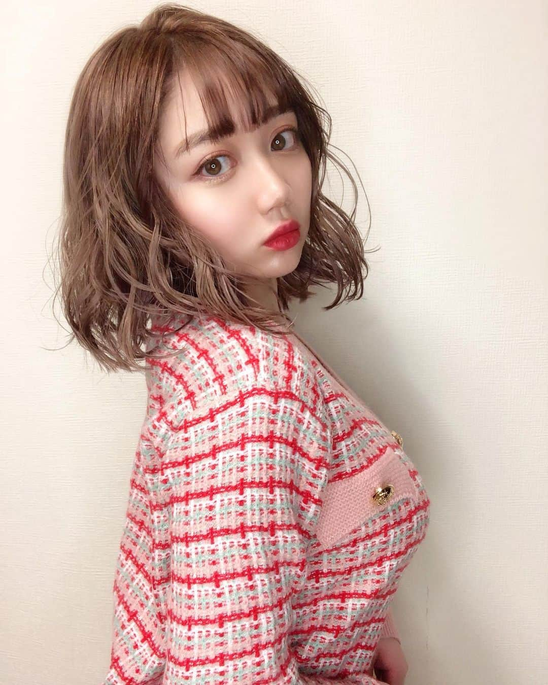 小澤しぇいんさんのインスタグラム写真 - (小澤しぇいんInstagram)「イメチェン💗  久々にボブだよ✂️どうかな？？ 久々にブリーチもしたよ！ 写真じゃ伝わりづらいね💦  @motapan さんいつもありがとうございます！！」2月19日 18時37分 - 1217_shane