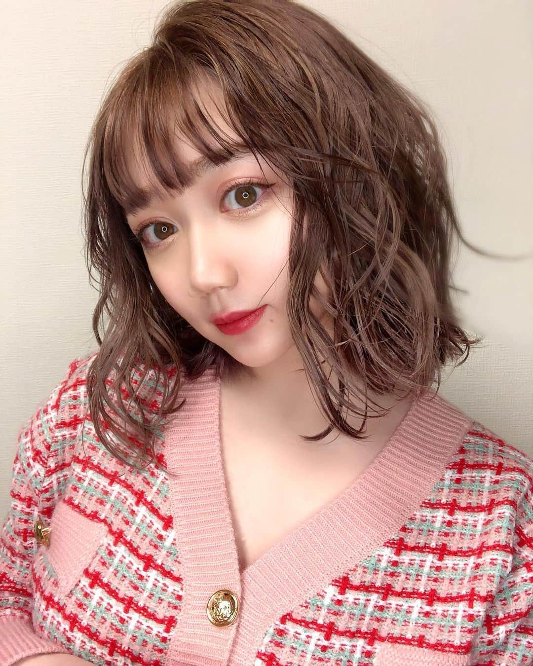 小澤しぇいんさんのインスタグラム写真 - (小澤しぇいんInstagram)「イメチェン💗  久々にボブだよ✂️どうかな？？ 久々にブリーチもしたよ！ 写真じゃ伝わりづらいね💦  @motapan さんいつもありがとうございます！！」2月19日 18時37分 - 1217_shane