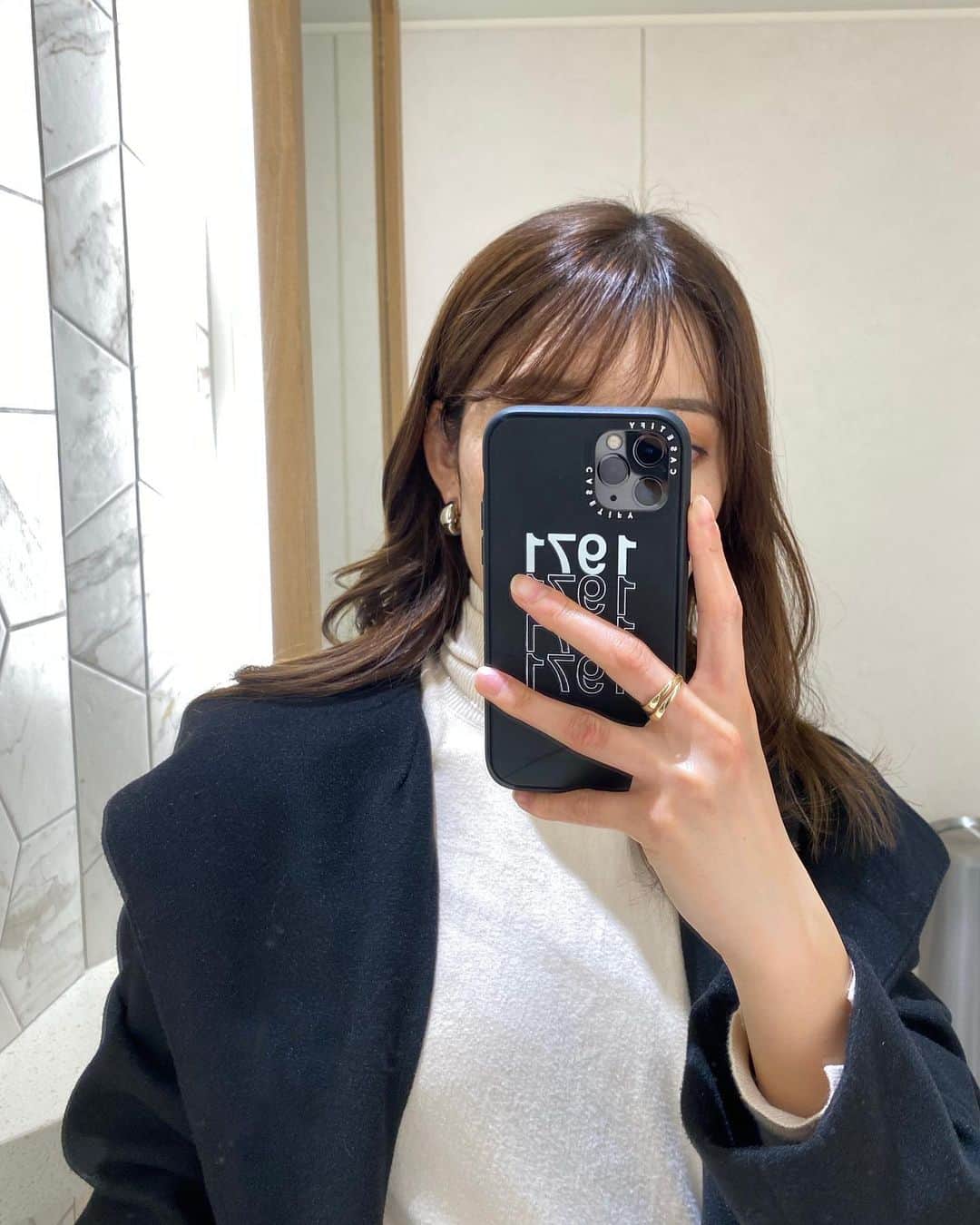 佐藤那菜のインスタグラム：「. new one❕  新しいiPhoneケースは大好きな @casetify_jp ♥️🗽 今回はインパクトケースのブラックにカスタマイズしてみましたカスタマイズしてる時も楽しいし、届くまでがワクワク＾＾  Thank you @casetify @casetify_jp  #casetify #stateyourcase #caseiphone」
