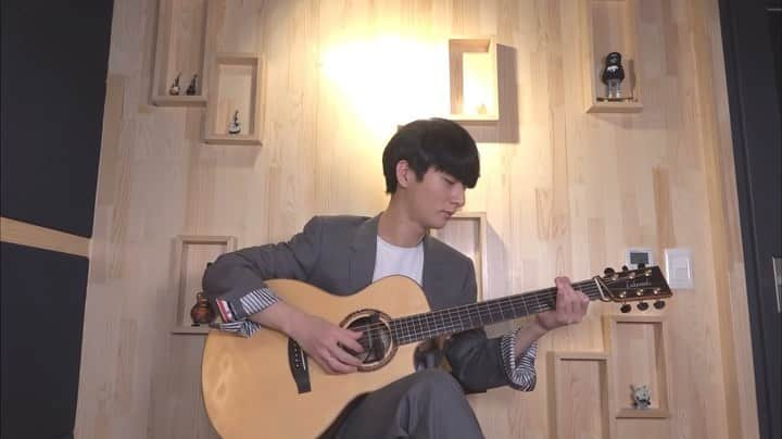 チョン・ソンハのインスタグラム：「. New Video Uploaded! Celebrity - IU Full video link in my bio👍  이번 영상은 아이유의 ‘Celebrity’ 입니다!🙏🏻  #celebrity #iu #sunghajung #fingerstyle #cover #정성하 #아이유 #커버 #핑거스타일 #기타」