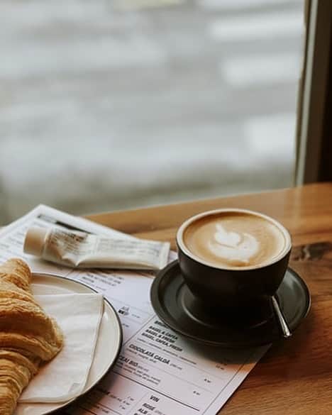 De'Longhi Sverigeのインスタグラム：「Det är ingen hemlighet att de bästa dagarna startar med det bästa kaffet 🥐 ☕️ #delonghi #seriousaboutcoffee #kaffekärlek #coffeelove」