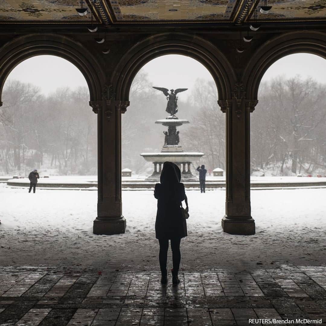 ABC Newsさんのインスタグラム写真 - (ABC NewsInstagram)「A pedestrian takes a photograph of Bethesda Fountain in Central Park, New York. A meandering storm will leave New York and the Northeast with further snow through Friday.  #centralpark #newyork #newyorksnow」2月19日 19時00分 - abcnews