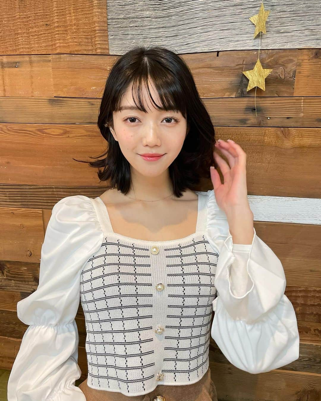 松川菜々花さんのインスタグラム写真 - (松川菜々花Instagram)「・ 私服 tops→ @chuuya__official  smileお届け🤗 4枚目の写真はよくわからない👍笑  #韓国コーデ #韓国 #韓国ヘア #韓国メイク #韓国ファッション #韓国ブランド #韓国ネイル #今日のコーデ #ootd #ななコーデ #ホワイトコーデ #パフスリーブ #ブルームーンインチューヤ　#bloominchuuya」2月19日 19時05分 - matsukawa__nanaka