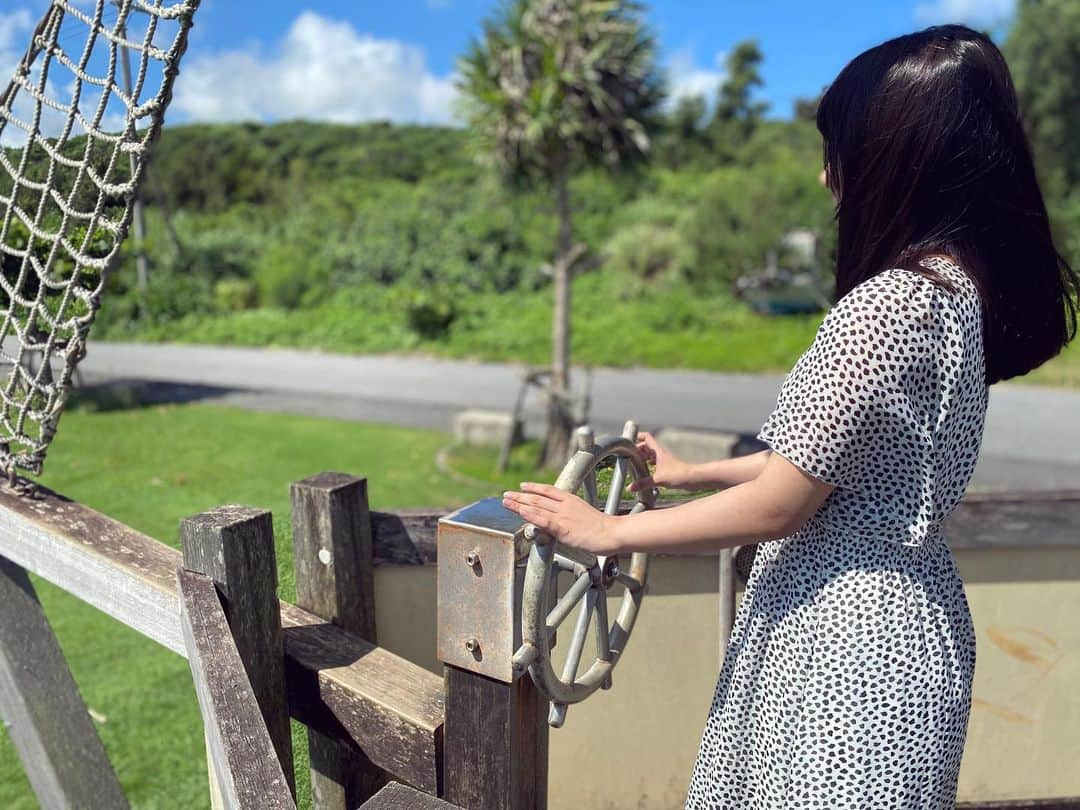 川平聖さんのインスタグラム写真 - (川平聖Instagram)「公園行きたい⚓ ブランコが得意です  #宮古島 #沖縄 #公園 #漁港 #follow #park #Instagram #太陽 #夏 #過去pic #船 #followｍe  #ひじリゾート #followers  #空 #좋아요 #インスタ #2枚目もあるよ #髪の毛にピントが #ハッシュタグ #大量に付けてみた」2月19日 19時08分 - hijiri__hkt48