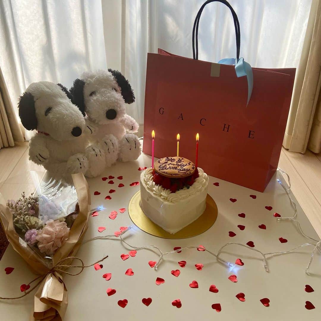 塩川裕美のインスタグラム：「. . 幼ななじみがお祝いしてくれた🌷 . . しあわせありがと〜🤤💎 . . . #birthdaysurprise #birthday #0212 #birthdaycake #誕生日サプライズ #ありがとう #instagood #happy #memories」
