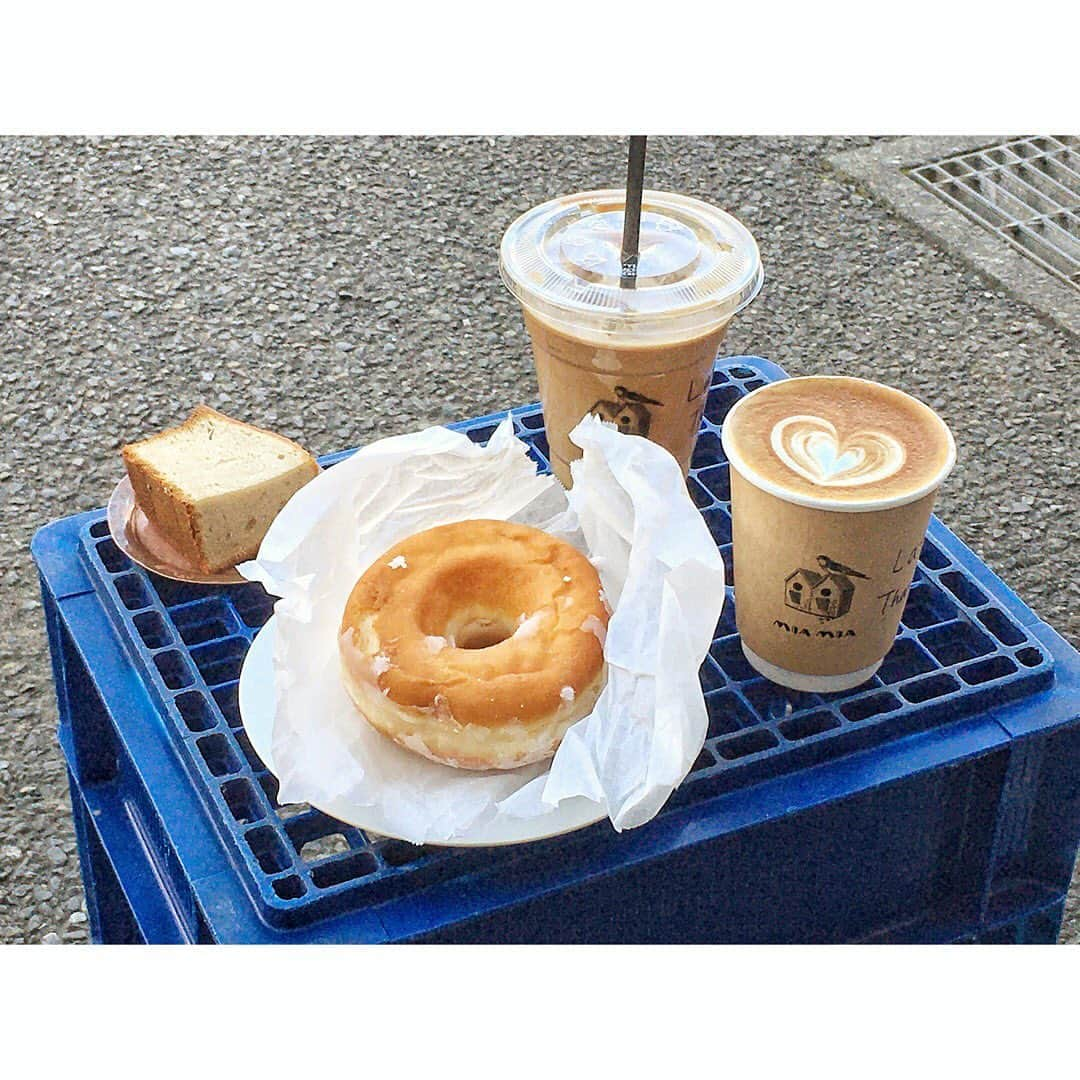 新井乃亜のインスタグラム：「☕️ #miamiatokyo ✨ ラテとバナナブレッドとドーナツ🍌🍩☺️  #도쿄카페 #도쿄카페투어 #도쿄맛집 #이케부쿠로카페  #도쿄여행 #동경여행 #동경맛집 #동경카페 #도쿄카페추천  #東京カフェ #東京カフェ巡り #東長崎カフェ #池袋カフェ  #練馬カフェ #西武線カフェ #東長崎グルメ #西武線グルメ  #カフェ巡り #コーヒースタンド巡り #コーヒースタンド」