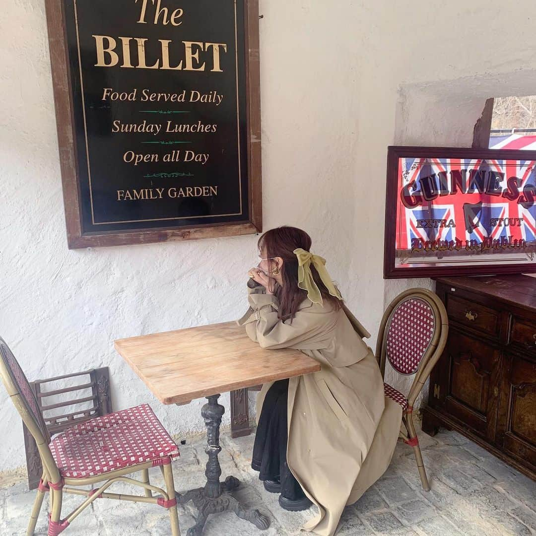 内海里来のインスタグラム：「イギリス村行った時の🇬🇧﻿ ヤギさん達には会えなかった…🐐泣﻿ ﻿ ﻿ ﻿ ﻿ #イギリス村 #ドゥリムトン村 #京都散策 #過去ピック #休日の楽しみ #京都カフェ #カフェ巡り #me #ootd #snidel #selfie #cafe #kyotocafe #cafestagram #instapic #instalikes #lfl #tbt」