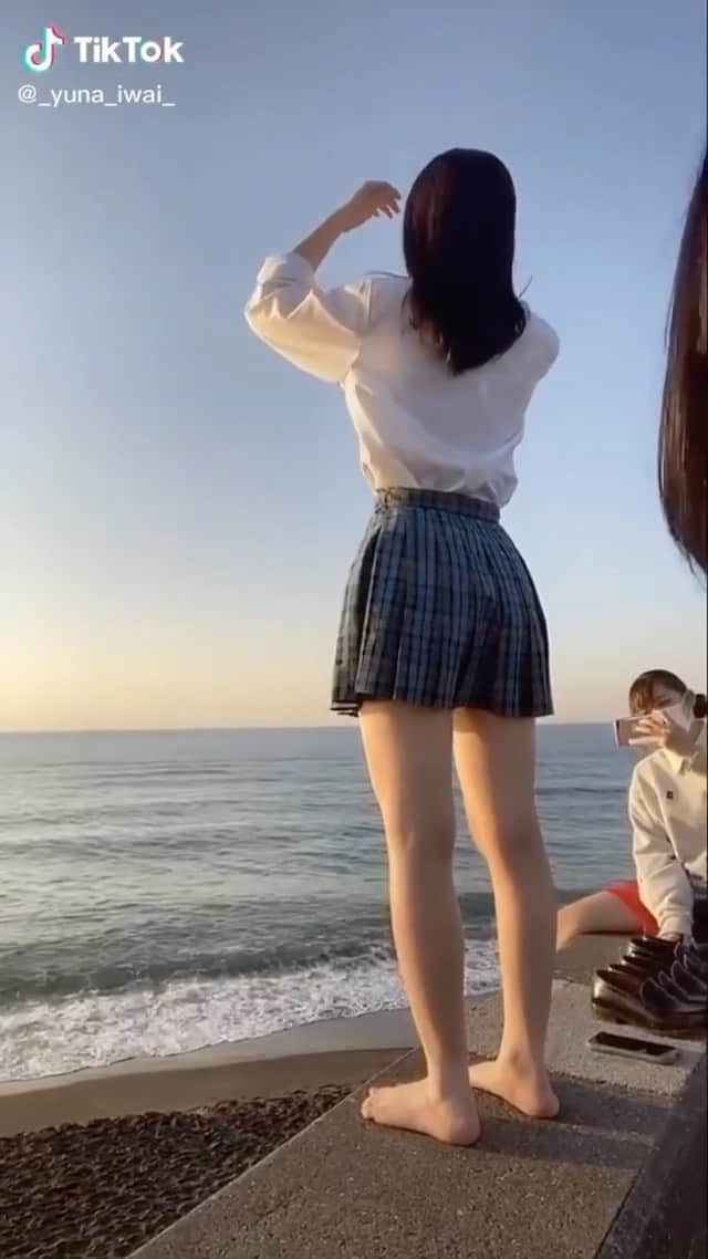 のインスタグラム：「. ▷リポストで素敵な女子を紹介✨ ▷掲載希望はDMにて☺️ ▷今日の女の子→ 不明.sorry🙏 #jk #女子 #女子高生  #美脚 #美脚モデル」