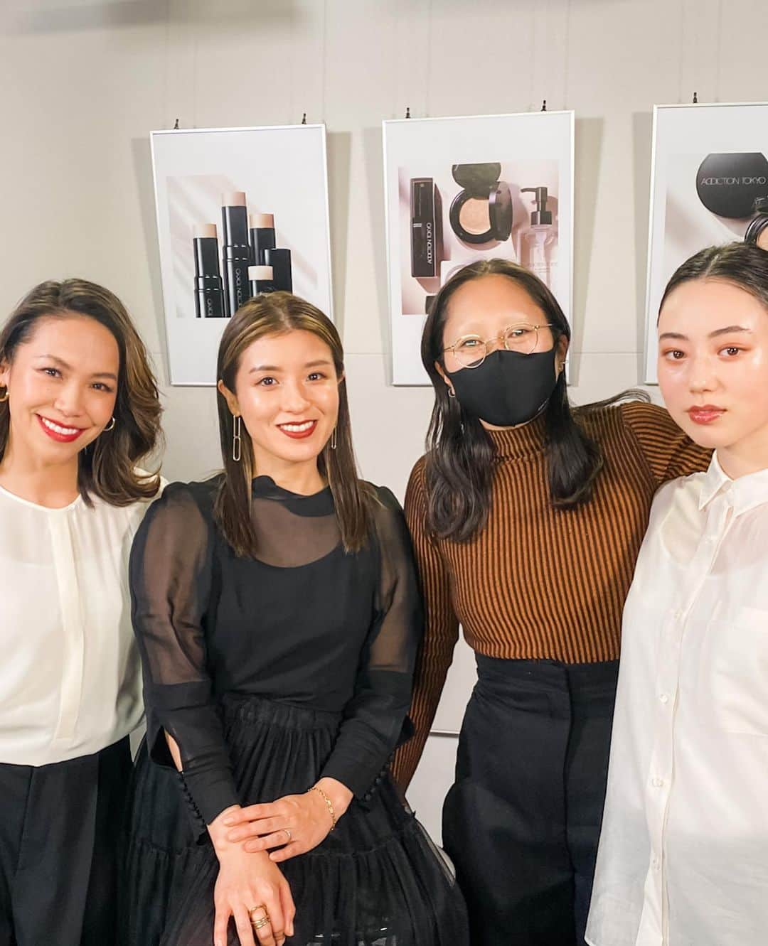 坂倉アコさんのインスタグラム写真 - (坂倉アコInstagram)「“Addiction” YouTube presentation💄❤️﻿ @addictionbeauty_official  ﻿ Addictionの新製品発表会のお仕事でした🎤﻿ コスメ、メイク大好きな私ですが、その中でもアディクションは普段から愛用している大好きなブランド。﻿ ﻿ 今回はベースメークを中心とした素晴らしいラインナップを発表。﻿ ﻿ その中でもクッションファンデは早速大ファンに😍﻿ ﻿ さらっと肌に馴染み、自然なツヤ、素肌感💞﻿ サッとひと塗りでヘルシーな艶肌にしてくれるグロウステックも😍 ﻿ クリエイティブディレクターKANAKOさんの思い、こだわりがギュッと詰まったアイテムたち✨4/23に発売だそうです。﻿ 是非、チェックして下さい！  #addiction #makeup #cosmetic #💄#work #funtimes #tokyo #addictiontokyo #basemakeup」2月19日 19時27分 - akosakakura