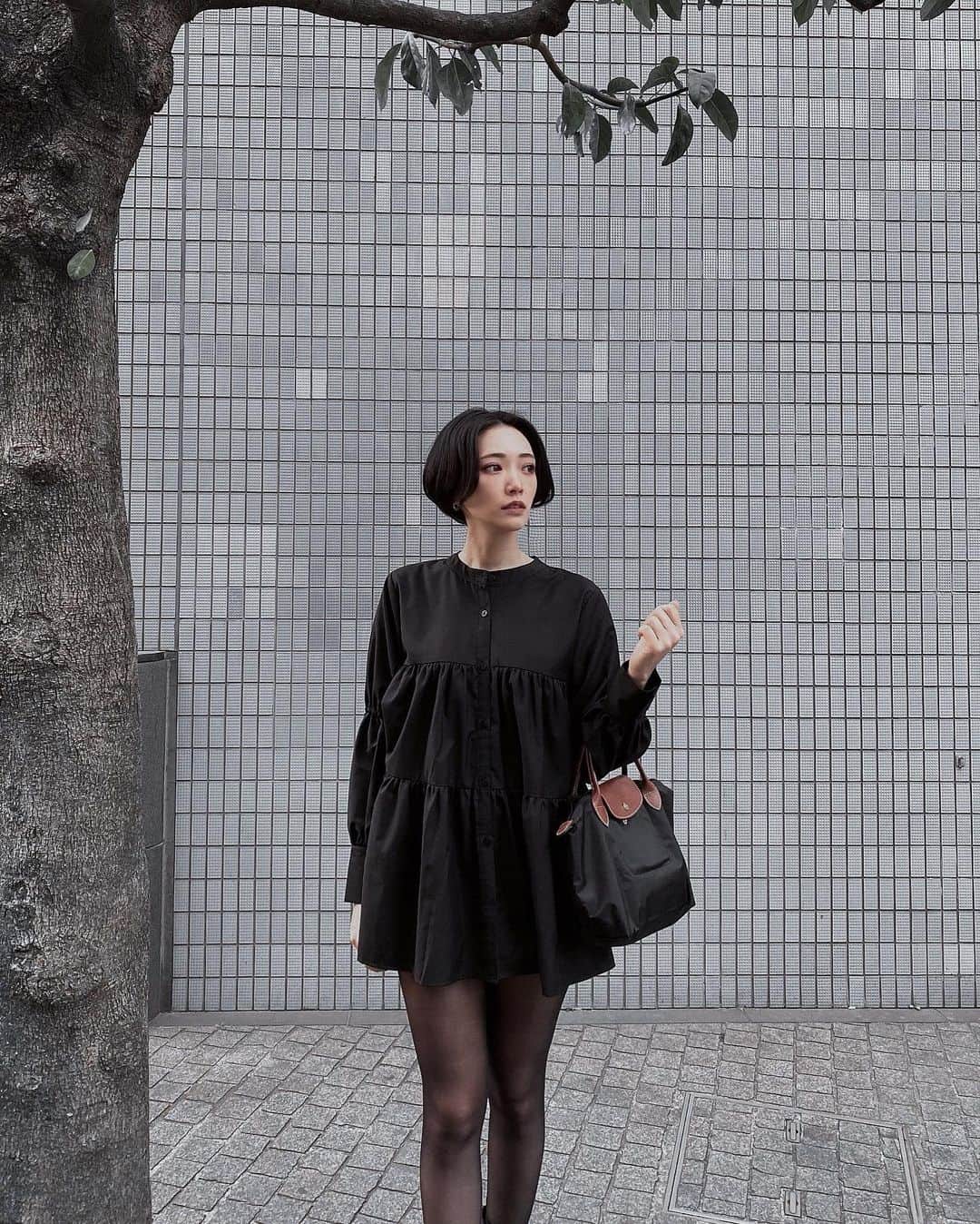 石川マリーさんのインスタグラム写真 - (石川マリーInstagram)「． ． Aラインのお洋服が好きで…♡ 気づけば似たような物を何枚も買っていたよ。 しかも黒ばっかりだから ぜ〜んぶ同じ服に見えるっていうハプニング。笑 ． ． ． #fashion #ootd」2月19日 19時20分 - marieishikawa