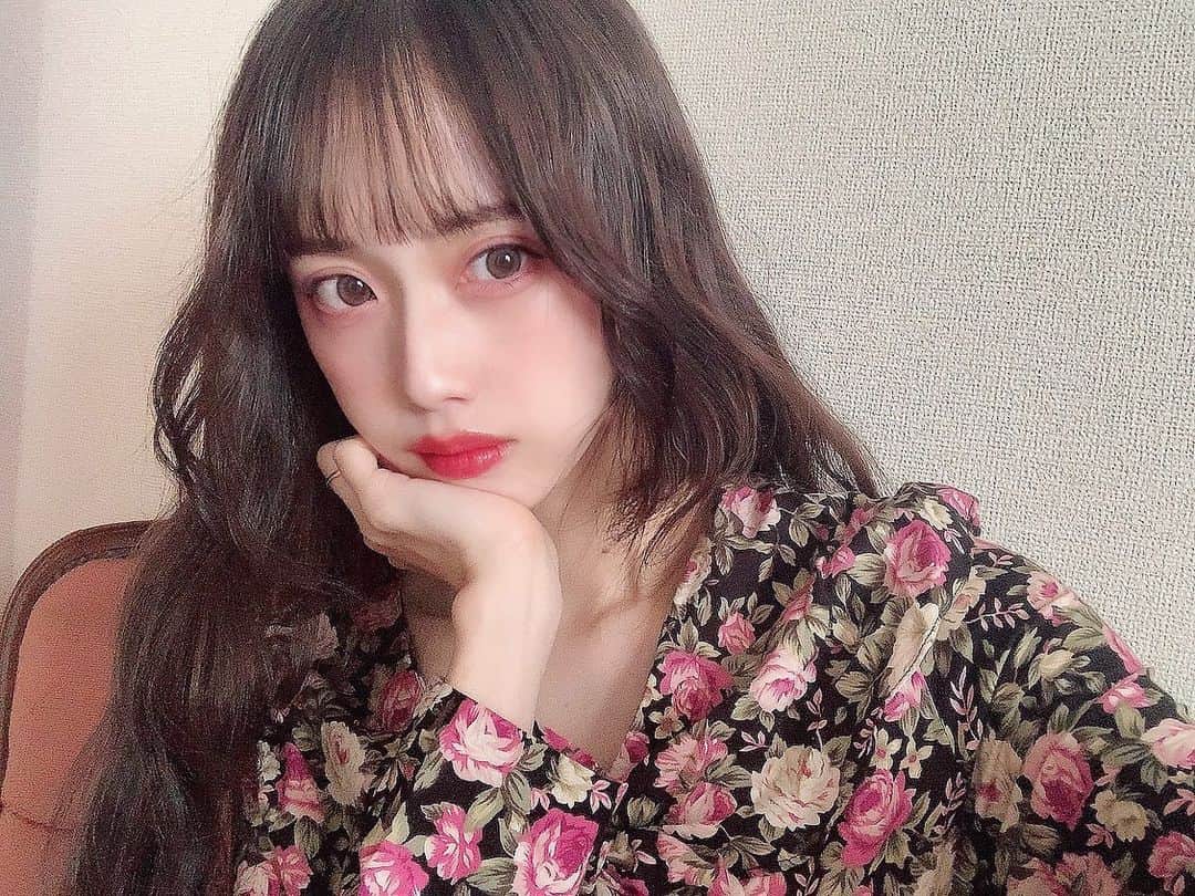 酒元麻衣（まいへー）のインスタグラム：「🖤 . . この80年代のロンパース可愛い💐春〜🥺 ( @vieuxrosevintageofficial )に次回入荷するよ♡」