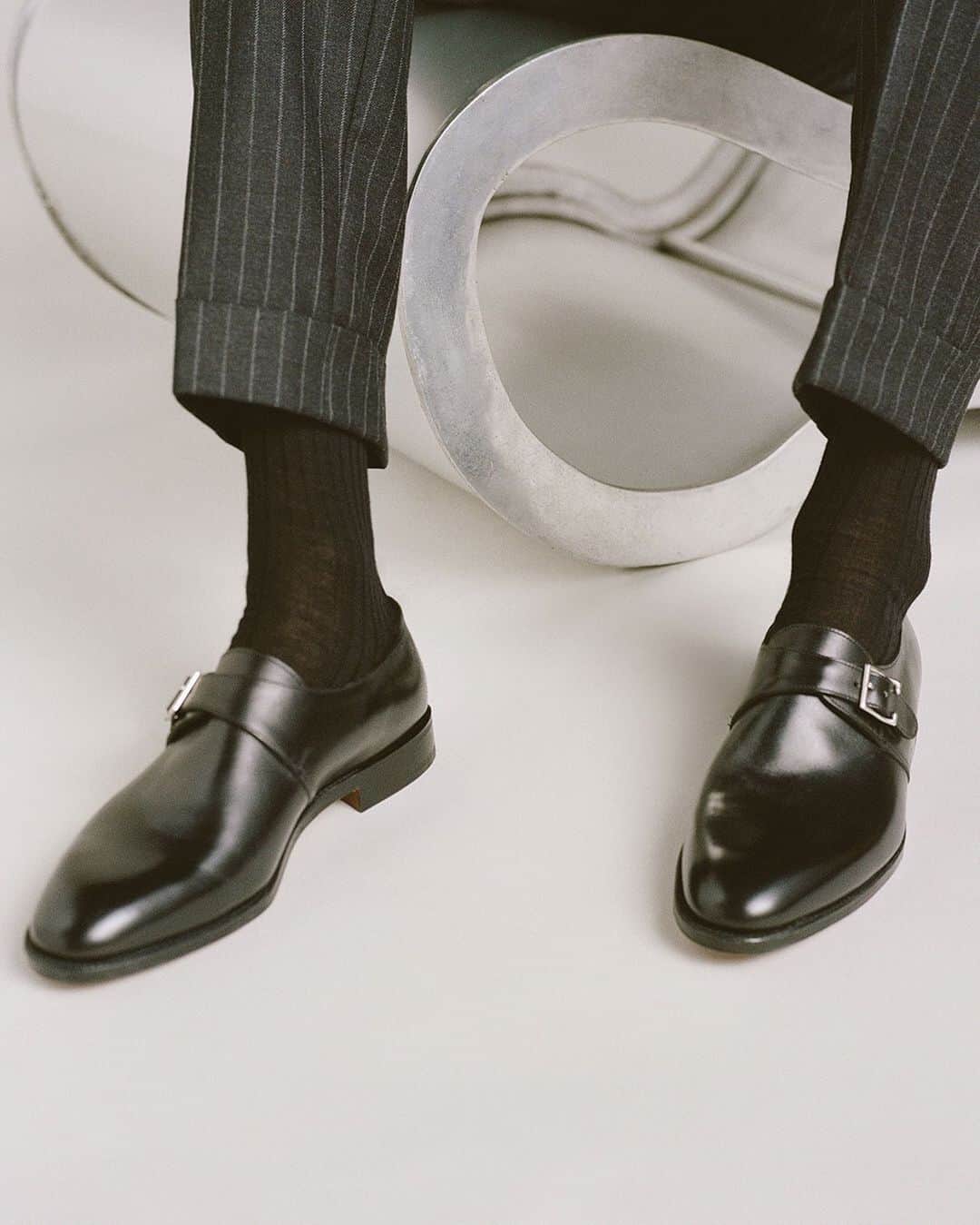 ジョンロブのインスタグラム：「Understated elegance and classic fluid lines in this season’s newest styles. Introducing Kenton, the latest single buckle from John Lobb.  . #johnlobb @julienthomashamon @gauthierborsarello」