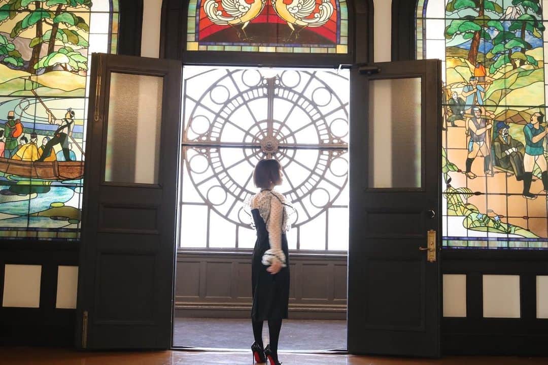 及川愛未さんのインスタグラム写真 - (及川愛未Instagram)「着用tika dress👗 商品詳細は11月のInstagramから https://www.instagram.com/p/CHcBHRPnIb-/?igshid=zc2fx2u5ukuz  キャバドレス tika https://www.tika.jp/?gclid=CjwKCAiA65iBBhB-EiwAW253WymI1H94FRmo4PsUVb-VbeBNGojLo6a7lQJJZ4pdIGDfVpnpajUJghoCbz0QAvD_BwE  #shooting #撮影 #リクエスト撮影 #撮影会 #商用撮影 #写真展 #宣材写真 #プロカメラマン #横浜 #横浜市開港記念会館 #みなとみらい #ステンドグラス #dress #サロンモデル #ブライダル #ウェディングモデル  #ポートレートしま専科  #ポートレート  #photography  #写真  #写真好きな人と繋がりたい  #写真撮るの好き人と繋がりたい  #portraitmodel #portrait  #東京カメラ部  #カメラマン募集  #ファインダー #ファインダー越しの私の世界  #followme ‪ ‬#model  ♠️郡司大地作品『love me』 2nd写真集発売中📚  bookwalker、7net、FOD、コミックシーモアより発売（今後展開増える予定）  https://bookwalker.jp/de40378348-f389-417d-bcf8-72851d1f9b59/  https://7net.omni7.jp/detail/5110796705  https://fod-sp.fujitv.co.jp/s/books/898454/BT000089845400100101/  https://www.cmoa.jp/title/1101297714/  amazonからも購入できます https://www.amazon.co.jp/『Love-me』-manami-写真集-ラビリンス-ebook/dp/B08VRJXF8S/ref=mp_s_a_1_28?dchild=1&keywords=manami&qid=1613345281&sr=8-28  🔹first写真集『Pin Up Girl』『PHOTO SHOT　manami （ラビリンス） オンデマンド・kindle出発より発売 https://www.amazon.co.jp/「PHOTO-SHOT」-エンジェルガール-manami-美女グラビアコレクション-manami/dp/B07SZGSZJ7/ref=mp_s_a_1_48?keywords=manami&qid=1613344854&sr=8-48  https://www.amazon.co.jp/gp/aw/d/B07TLPBDL2/ref=tmm_pap_title_0?ie=UTF8&qid=1613344846&sr=8-50  ♠️レースクイーングラビアエンターテイメントtopqueen 週2回更新 壁紙ダウンロードできます  http://www.topqueen.jp  ※2021年3月31日(水)をもちましてサービスを終了のため、サービスの終了に先立ち、2月26日(金)でコンテンツの更新を終了、2月28日(日)で新規会員登録を終了させて頂きます。 サイトへのログイン・閲覧は3月31日(水)までとなります。  ダウンロードも出来なくなりますので、新規会員登録は2月28日(日)までにお済み下さい。」2月19日 19時23分 - manamioichan