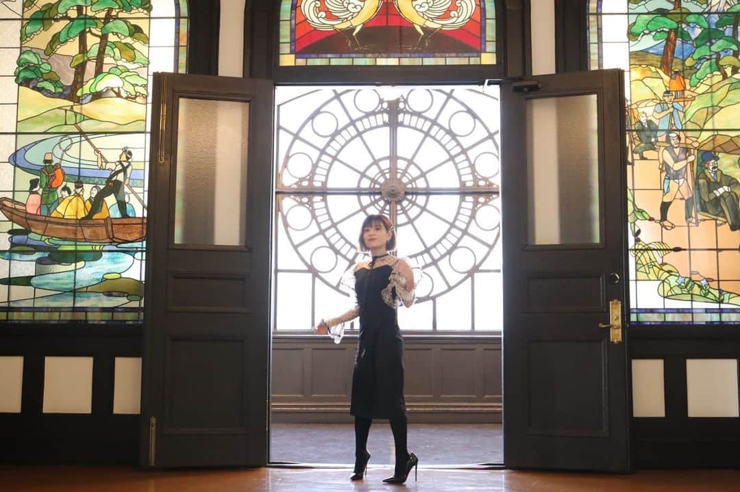 及川愛未さんのインスタグラム写真 - (及川愛未Instagram)「着用tika dress👗 商品詳細は11月のInstagramから https://www.instagram.com/p/CHcBHRPnIb-/?igshid=zc2fx2u5ukuz  キャバドレス tika https://www.tika.jp/?gclid=CjwKCAiA65iBBhB-EiwAW253WymI1H94FRmo4PsUVb-VbeBNGojLo6a7lQJJZ4pdIGDfVpnpajUJghoCbz0QAvD_BwE  #shooting #撮影 #リクエスト撮影 #撮影会 #商用撮影 #写真展 #宣材写真 #プロカメラマン #横浜 #横浜市開港記念会館 #みなとみらい #ステンドグラス #dress #サロンモデル #ブライダル #ウェディングモデル  #ポートレートしま専科  #ポートレート  #photography  #写真  #写真好きな人と繋がりたい  #写真撮るの好き人と繋がりたい  #portraitmodel #portrait  #東京カメラ部  #カメラマン募集  #ファインダー #ファインダー越しの私の世界  #followme ‪ ‬#model  ♠️郡司大地作品『love me』 2nd写真集発売中📚  bookwalker、7net、FOD、コミックシーモアより発売（今後展開増える予定）  https://bookwalker.jp/de40378348-f389-417d-bcf8-72851d1f9b59/  https://7net.omni7.jp/detail/5110796705  https://fod-sp.fujitv.co.jp/s/books/898454/BT000089845400100101/  https://www.cmoa.jp/title/1101297714/  amazonからも購入できます https://www.amazon.co.jp/『Love-me』-manami-写真集-ラビリンス-ebook/dp/B08VRJXF8S/ref=mp_s_a_1_28?dchild=1&keywords=manami&qid=1613345281&sr=8-28  🔹first写真集『Pin Up Girl』『PHOTO SHOT　manami （ラビリンス） オンデマンド・kindle出発より発売 https://www.amazon.co.jp/「PHOTO-SHOT」-エンジェルガール-manami-美女グラビアコレクション-manami/dp/B07SZGSZJ7/ref=mp_s_a_1_48?keywords=manami&qid=1613344854&sr=8-48  https://www.amazon.co.jp/gp/aw/d/B07TLPBDL2/ref=tmm_pap_title_0?ie=UTF8&qid=1613344846&sr=8-50  ♠️レースクイーングラビアエンターテイメントtopqueen 週2回更新 壁紙ダウンロードできます  http://www.topqueen.jp  ※2021年3月31日(水)をもちましてサービスを終了のため、サービスの終了に先立ち、2月26日(金)でコンテンツの更新を終了、2月28日(日)で新規会員登録を終了させて頂きます。 サイトへのログイン・閲覧は3月31日(水)までとなります。  ダウンロードも出来なくなりますので、新規会員登録は2月28日(日)までにお済み下さい。」2月19日 19時23分 - manamioichan