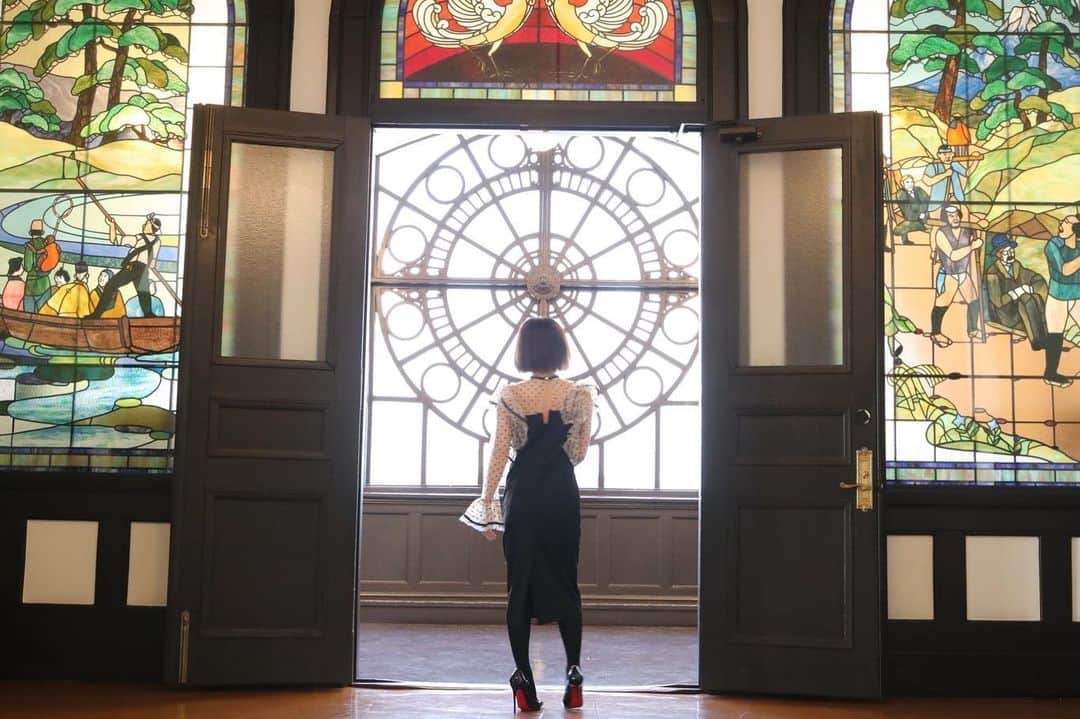 及川愛未さんのインスタグラム写真 - (及川愛未Instagram)「着用tika dress👗 商品詳細は11月のInstagramから https://www.instagram.com/p/CHcBHRPnIb-/?igshid=zc2fx2u5ukuz  キャバドレス tika https://www.tika.jp/?gclid=CjwKCAiA65iBBhB-EiwAW253WymI1H94FRmo4PsUVb-VbeBNGojLo6a7lQJJZ4pdIGDfVpnpajUJghoCbz0QAvD_BwE  #shooting #撮影 #リクエスト撮影 #撮影会 #商用撮影 #写真展 #宣材写真 #プロカメラマン #横浜 #横浜市開港記念会館 #みなとみらい #ステンドグラス #dress #サロンモデル #ブライダル #ウェディングモデル  #ポートレートしま専科  #ポートレート  #photography  #写真  #写真好きな人と繋がりたい  #写真撮るの好き人と繋がりたい  #portraitmodel #portrait  #東京カメラ部  #カメラマン募集  #ファインダー #ファインダー越しの私の世界  #followme ‪ ‬#model  ♠️郡司大地作品『love me』 2nd写真集発売中📚  bookwalker、7net、FOD、コミックシーモアより発売（今後展開増える予定）  https://bookwalker.jp/de40378348-f389-417d-bcf8-72851d1f9b59/  https://7net.omni7.jp/detail/5110796705  https://fod-sp.fujitv.co.jp/s/books/898454/BT000089845400100101/  https://www.cmoa.jp/title/1101297714/  amazonからも購入できます https://www.amazon.co.jp/『Love-me』-manami-写真集-ラビリンス-ebook/dp/B08VRJXF8S/ref=mp_s_a_1_28?dchild=1&keywords=manami&qid=1613345281&sr=8-28  🔹first写真集『Pin Up Girl』『PHOTO SHOT　manami （ラビリンス） オンデマンド・kindle出発より発売 https://www.amazon.co.jp/「PHOTO-SHOT」-エンジェルガール-manami-美女グラビアコレクション-manami/dp/B07SZGSZJ7/ref=mp_s_a_1_48?keywords=manami&qid=1613344854&sr=8-48  https://www.amazon.co.jp/gp/aw/d/B07TLPBDL2/ref=tmm_pap_title_0?ie=UTF8&qid=1613344846&sr=8-50  ♠️レースクイーングラビアエンターテイメントtopqueen 週2回更新 壁紙ダウンロードできます  http://www.topqueen.jp  ※2021年3月31日(水)をもちましてサービスを終了のため、サービスの終了に先立ち、2月26日(金)でコンテンツの更新を終了、2月28日(日)で新規会員登録を終了させて頂きます。 サイトへのログイン・閲覧は3月31日(水)までとなります。  ダウンロードも出来なくなりますので、新規会員登録は2月28日(日)までにお済み下さい。」2月19日 19時23分 - manamioichan