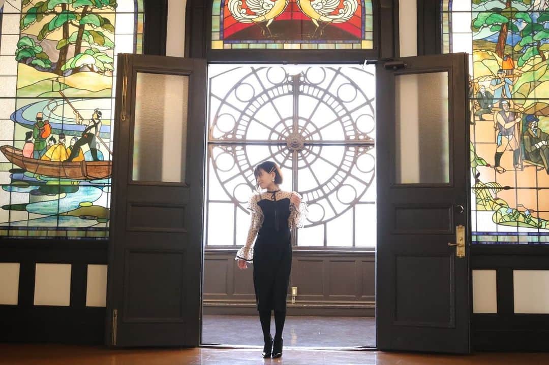 及川愛未さんのインスタグラム写真 - (及川愛未Instagram)「着用tika dress👗 商品詳細は11月のInstagramから https://www.instagram.com/p/CHcBHRPnIb-/?igshid=zc2fx2u5ukuz  キャバドレス tika https://www.tika.jp/?gclid=CjwKCAiA65iBBhB-EiwAW253WymI1H94FRmo4PsUVb-VbeBNGojLo6a7lQJJZ4pdIGDfVpnpajUJghoCbz0QAvD_BwE  #shooting #撮影 #リクエスト撮影 #撮影会 #商用撮影 #写真展 #宣材写真 #プロカメラマン #横浜 #横浜市開港記念会館 #みなとみらい #ステンドグラス #dress #サロンモデル #ブライダル #ウェディングモデル  #ポートレートしま専科  #ポートレート  #photography  #写真  #写真好きな人と繋がりたい  #写真撮るの好き人と繋がりたい  #portraitmodel #portrait  #東京カメラ部  #カメラマン募集  #ファインダー #ファインダー越しの私の世界  #followme ‪ ‬#model  ♠️郡司大地作品『love me』 2nd写真集発売中📚  bookwalker、7net、FOD、コミックシーモアより発売（今後展開増える予定）  https://bookwalker.jp/de40378348-f389-417d-bcf8-72851d1f9b59/  https://7net.omni7.jp/detail/5110796705  https://fod-sp.fujitv.co.jp/s/books/898454/BT000089845400100101/  https://www.cmoa.jp/title/1101297714/  amazonからも購入できます https://www.amazon.co.jp/『Love-me』-manami-写真集-ラビリンス-ebook/dp/B08VRJXF8S/ref=mp_s_a_1_28?dchild=1&keywords=manami&qid=1613345281&sr=8-28  🔹first写真集『Pin Up Girl』『PHOTO SHOT　manami （ラビリンス） オンデマンド・kindle出発より発売 https://www.amazon.co.jp/「PHOTO-SHOT」-エンジェルガール-manami-美女グラビアコレクション-manami/dp/B07SZGSZJ7/ref=mp_s_a_1_48?keywords=manami&qid=1613344854&sr=8-48  https://www.amazon.co.jp/gp/aw/d/B07TLPBDL2/ref=tmm_pap_title_0?ie=UTF8&qid=1613344846&sr=8-50  ♠️レースクイーングラビアエンターテイメントtopqueen 週2回更新 壁紙ダウンロードできます  http://www.topqueen.jp  ※2021年3月31日(水)をもちましてサービスを終了のため、サービスの終了に先立ち、2月26日(金)でコンテンツの更新を終了、2月28日(日)で新規会員登録を終了させて頂きます。 サイトへのログイン・閲覧は3月31日(水)までとなります。  ダウンロードも出来なくなりますので、新規会員登録は2月28日(日)までにお済み下さい。」2月19日 19時23分 - manamioichan