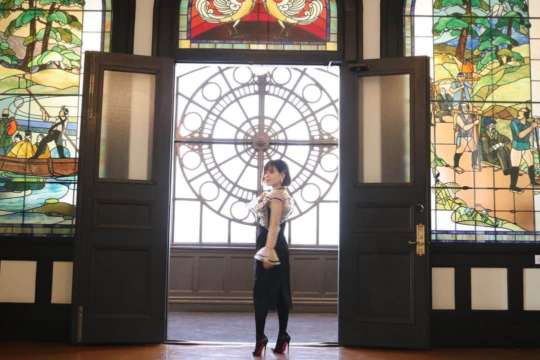 及川愛未さんのインスタグラム写真 - (及川愛未Instagram)「着用tika dress👗 商品詳細は11月のInstagramから https://www.instagram.com/p/CHcBHRPnIb-/?igshid=zc2fx2u5ukuz  キャバドレス tika https://www.tika.jp/?gclid=CjwKCAiA65iBBhB-EiwAW253WymI1H94FRmo4PsUVb-VbeBNGojLo6a7lQJJZ4pdIGDfVpnpajUJghoCbz0QAvD_BwE  #shooting #撮影 #リクエスト撮影 #撮影会 #商用撮影 #写真展 #宣材写真 #プロカメラマン #横浜 #横浜市開港記念会館 #みなとみらい #ステンドグラス #dress #サロンモデル #ブライダル #ウェディングモデル  #ポートレートしま専科  #ポートレート  #photography  #写真  #写真好きな人と繋がりたい  #写真撮るの好き人と繋がりたい  #portraitmodel #portrait  #東京カメラ部  #カメラマン募集  #ファインダー #ファインダー越しの私の世界  #followme ‪ ‬#model  ♠️郡司大地作品『love me』 2nd写真集発売中📚  bookwalker、7net、FOD、コミックシーモアより発売（今後展開増える予定）  https://bookwalker.jp/de40378348-f389-417d-bcf8-72851d1f9b59/  https://7net.omni7.jp/detail/5110796705  https://fod-sp.fujitv.co.jp/s/books/898454/BT000089845400100101/  https://www.cmoa.jp/title/1101297714/  amazonからも購入できます https://www.amazon.co.jp/『Love-me』-manami-写真集-ラビリンス-ebook/dp/B08VRJXF8S/ref=mp_s_a_1_28?dchild=1&keywords=manami&qid=1613345281&sr=8-28  🔹first写真集『Pin Up Girl』『PHOTO SHOT　manami （ラビリンス） オンデマンド・kindle出発より発売 https://www.amazon.co.jp/「PHOTO-SHOT」-エンジェルガール-manami-美女グラビアコレクション-manami/dp/B07SZGSZJ7/ref=mp_s_a_1_48?keywords=manami&qid=1613344854&sr=8-48  https://www.amazon.co.jp/gp/aw/d/B07TLPBDL2/ref=tmm_pap_title_0?ie=UTF8&qid=1613344846&sr=8-50  ♠️レースクイーングラビアエンターテイメントtopqueen 週2回更新 壁紙ダウンロードできます  http://www.topqueen.jp  ※2021年3月31日(水)をもちましてサービスを終了のため、サービスの終了に先立ち、2月26日(金)でコンテンツの更新を終了、2月28日(日)で新規会員登録を終了させて頂きます。 サイトへのログイン・閲覧は3月31日(水)までとなります。  ダウンロードも出来なくなりますので、新規会員登録は2月28日(日)までにお済み下さい。」2月19日 19時23分 - manamioichan